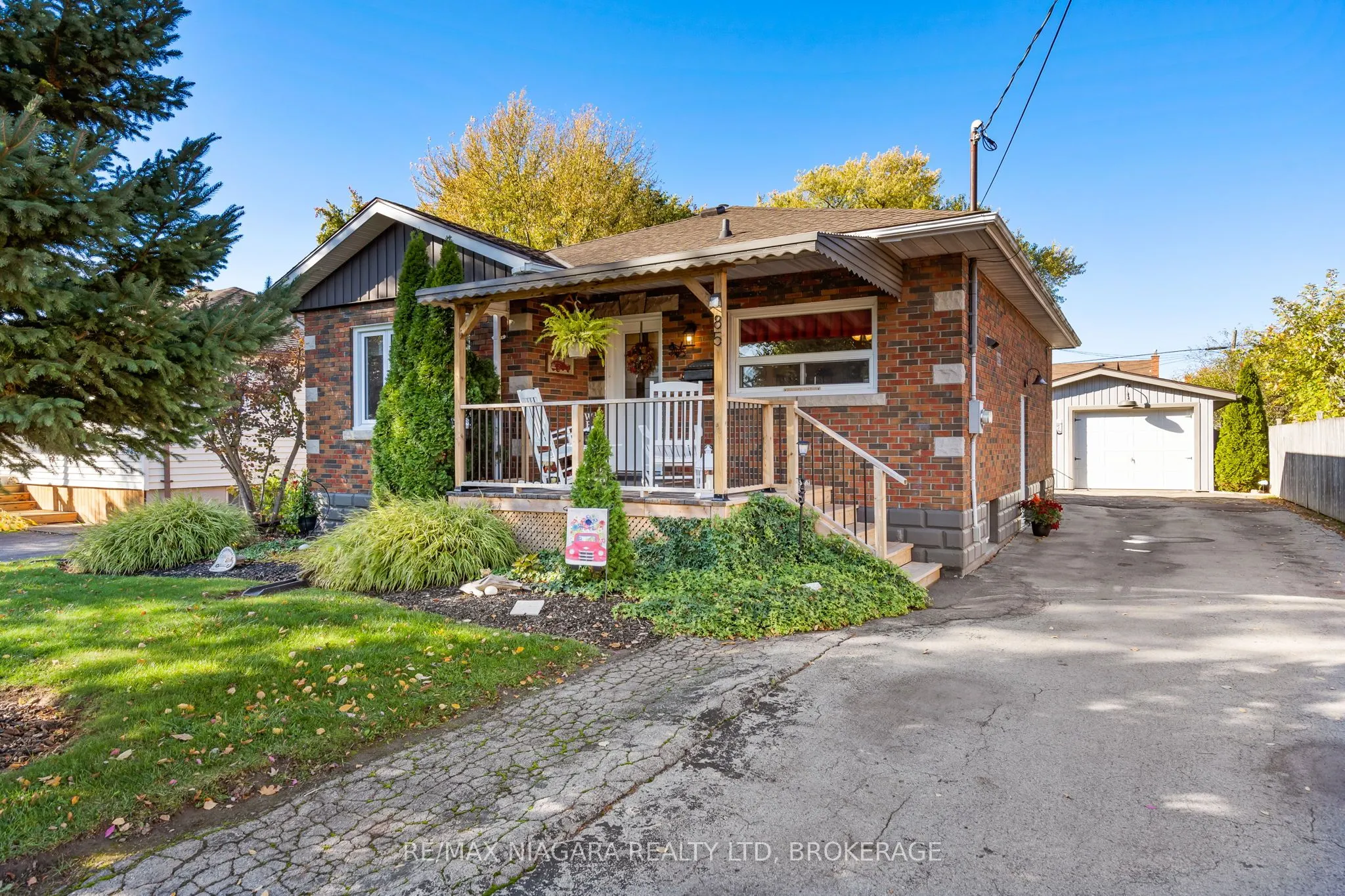 85 Golden Boulevard W