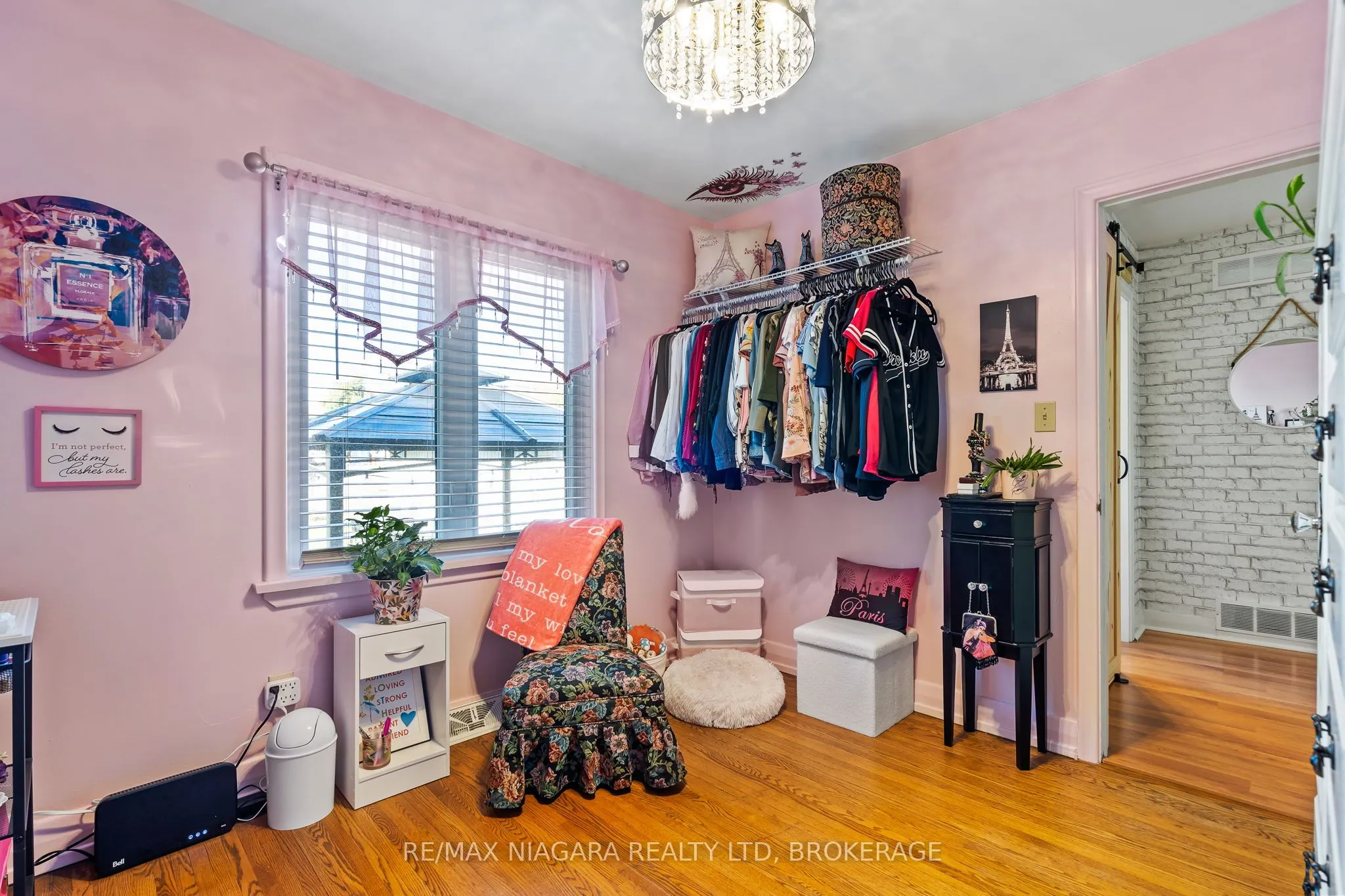 85 Golden Boulevard W