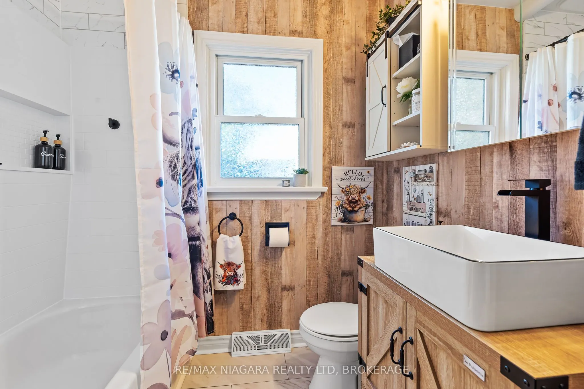 85 Golden Boulevard W