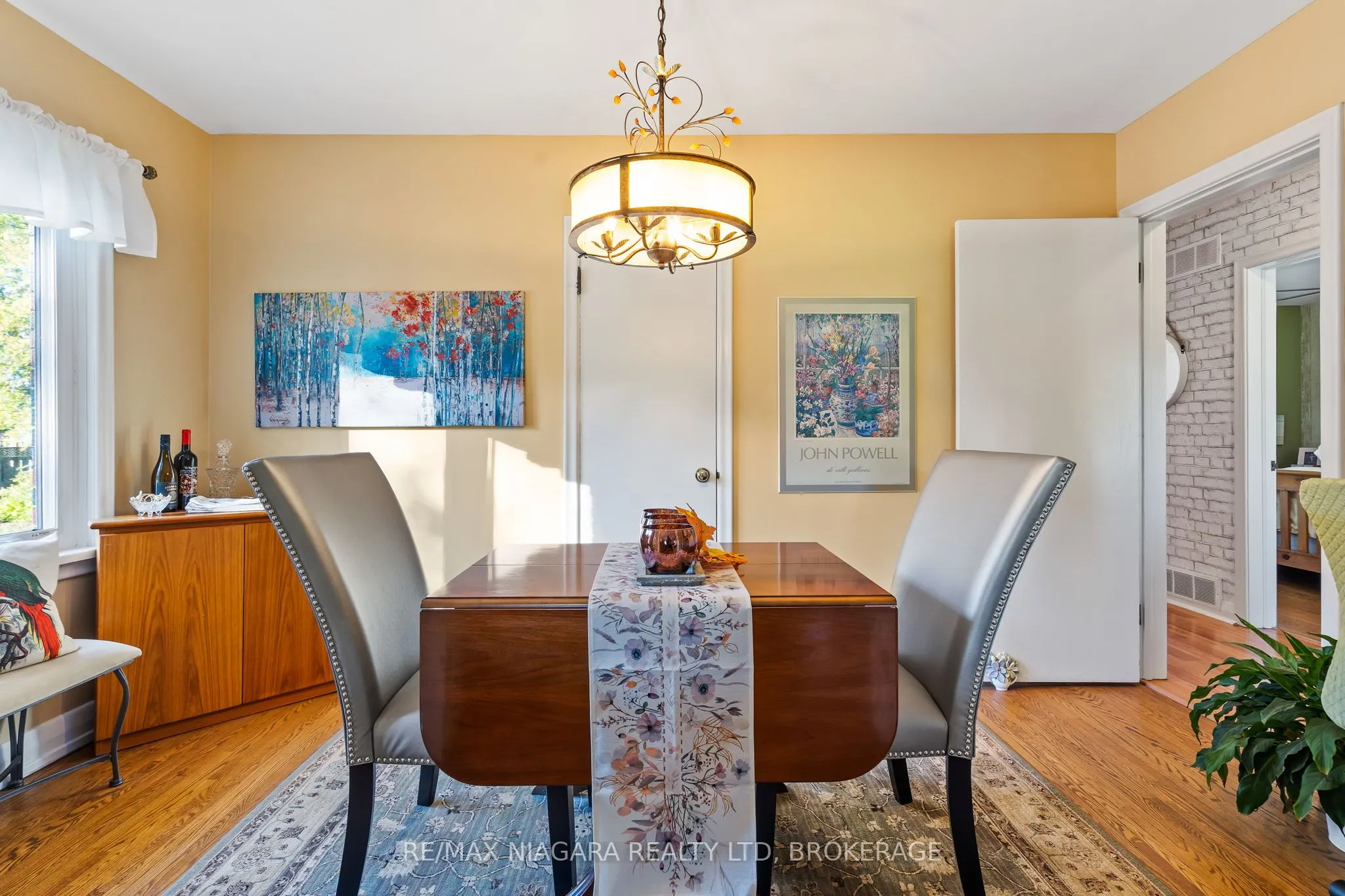 85 Golden Boulevard W