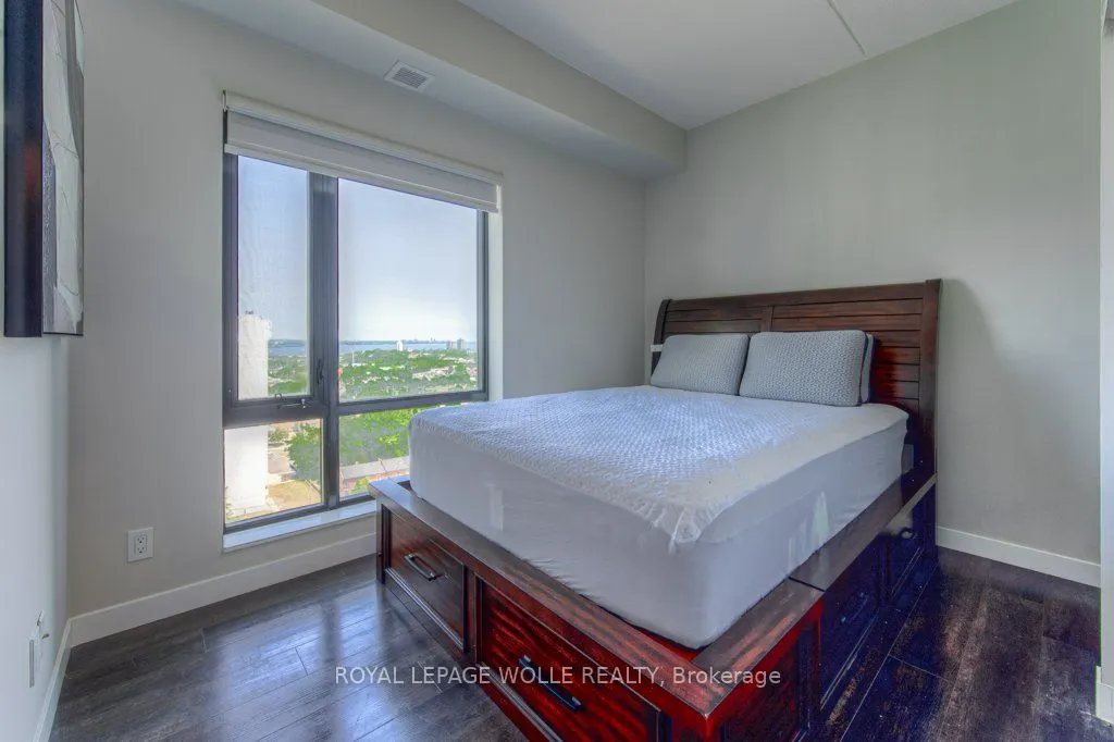 15 Queen Street S, #1207