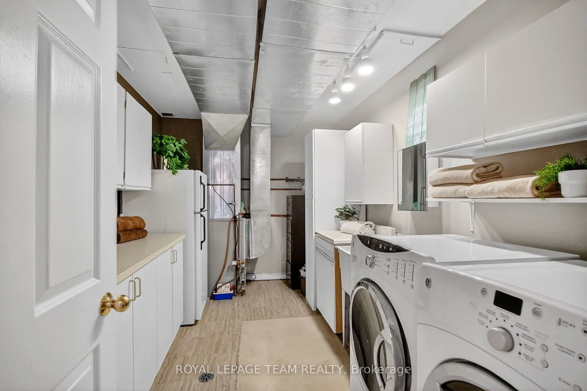 206 Stratas Court, #15