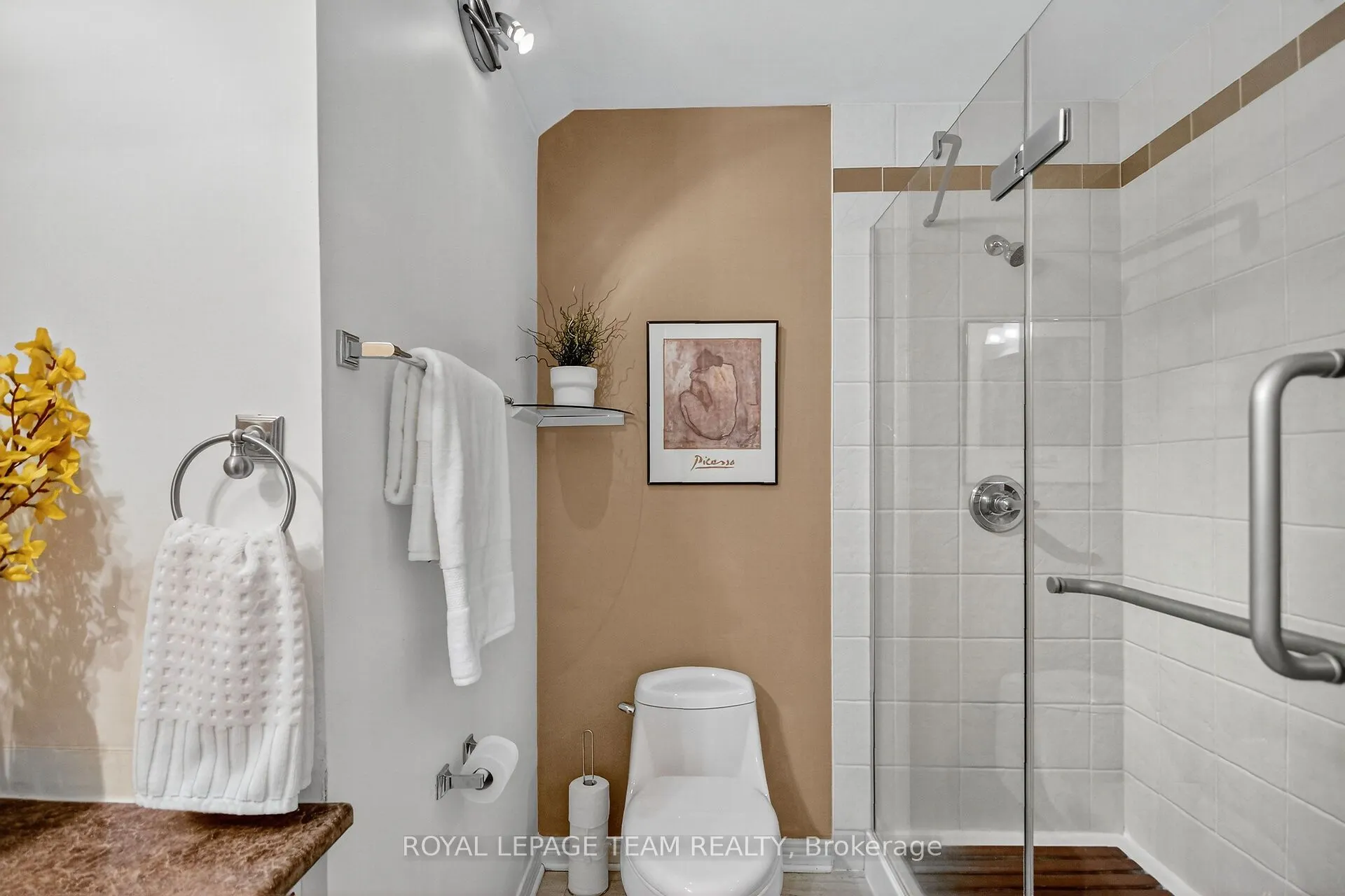 206 Stratas Court, #15