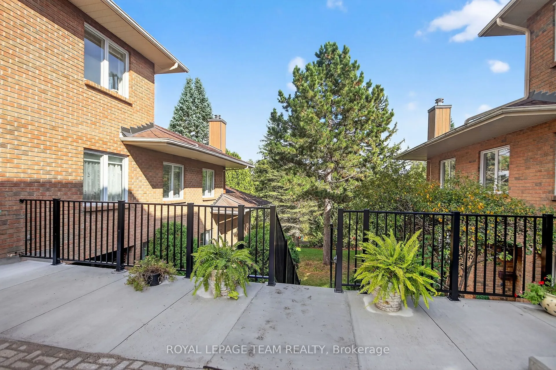 206 Stratas Court, #15