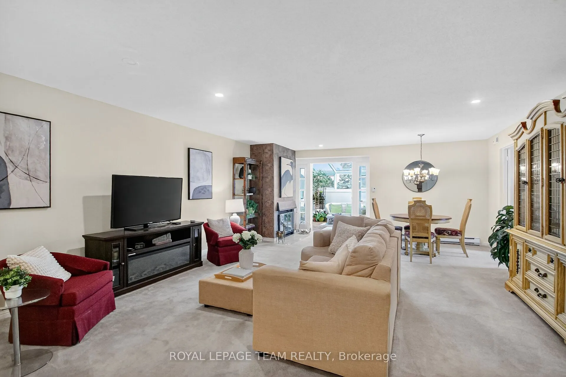 206 Stratas Court, #15