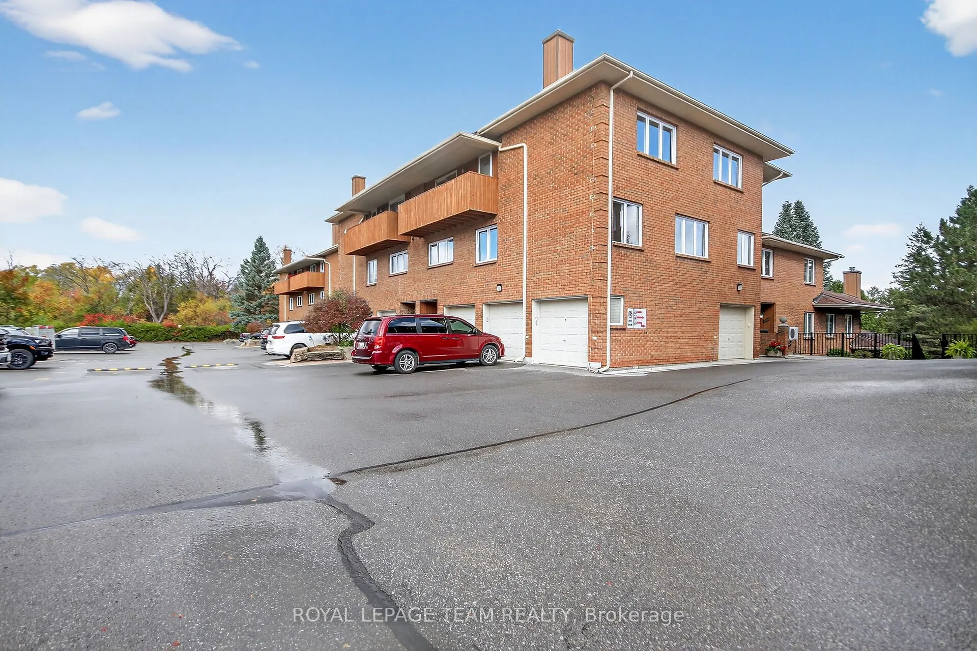 206 Stratas Court, #15