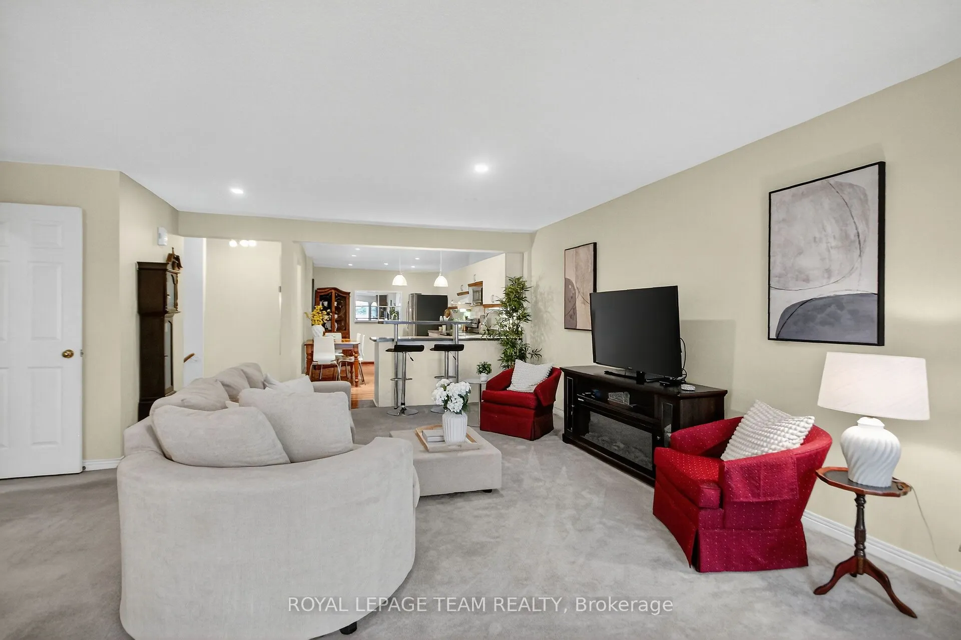 206 Stratas Court, #15