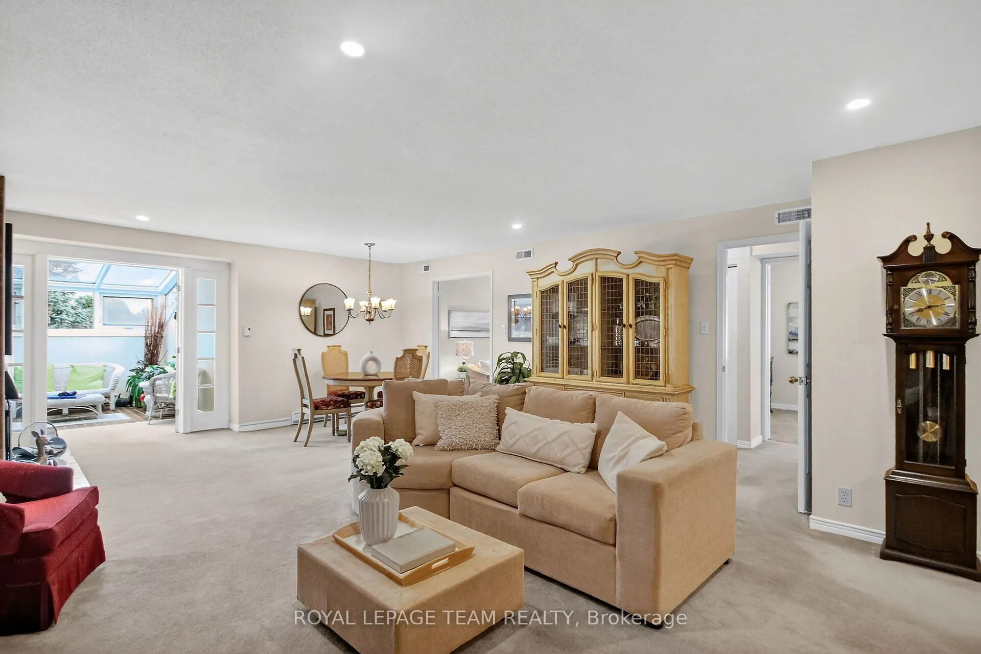 206 Stratas Court, #15