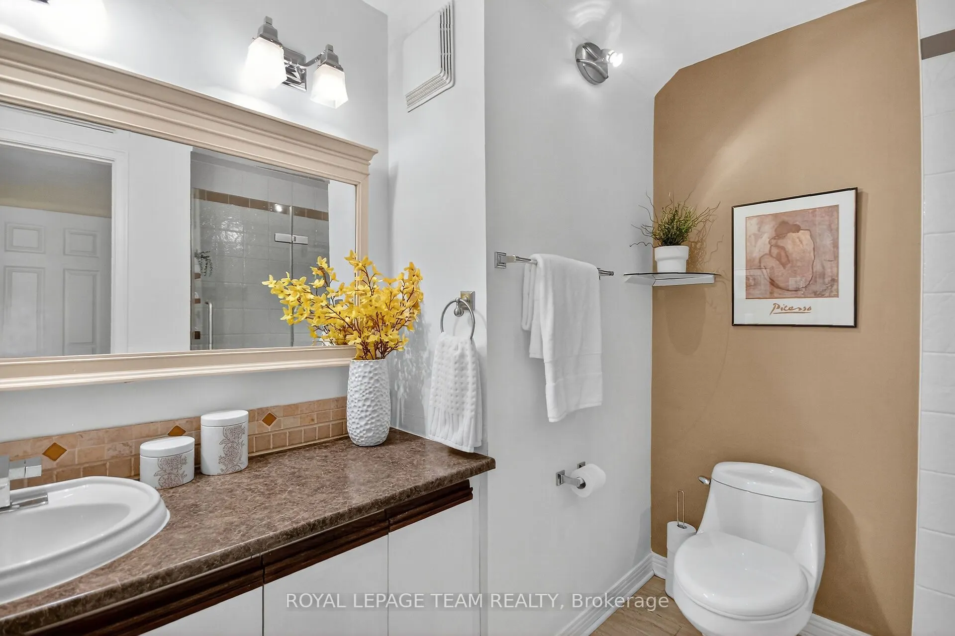 206 Stratas Court, #15