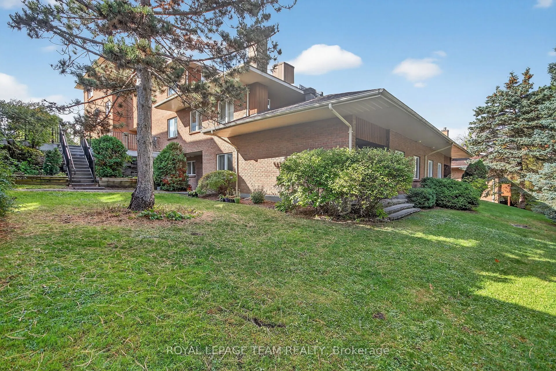 206 Stratas Court, #15