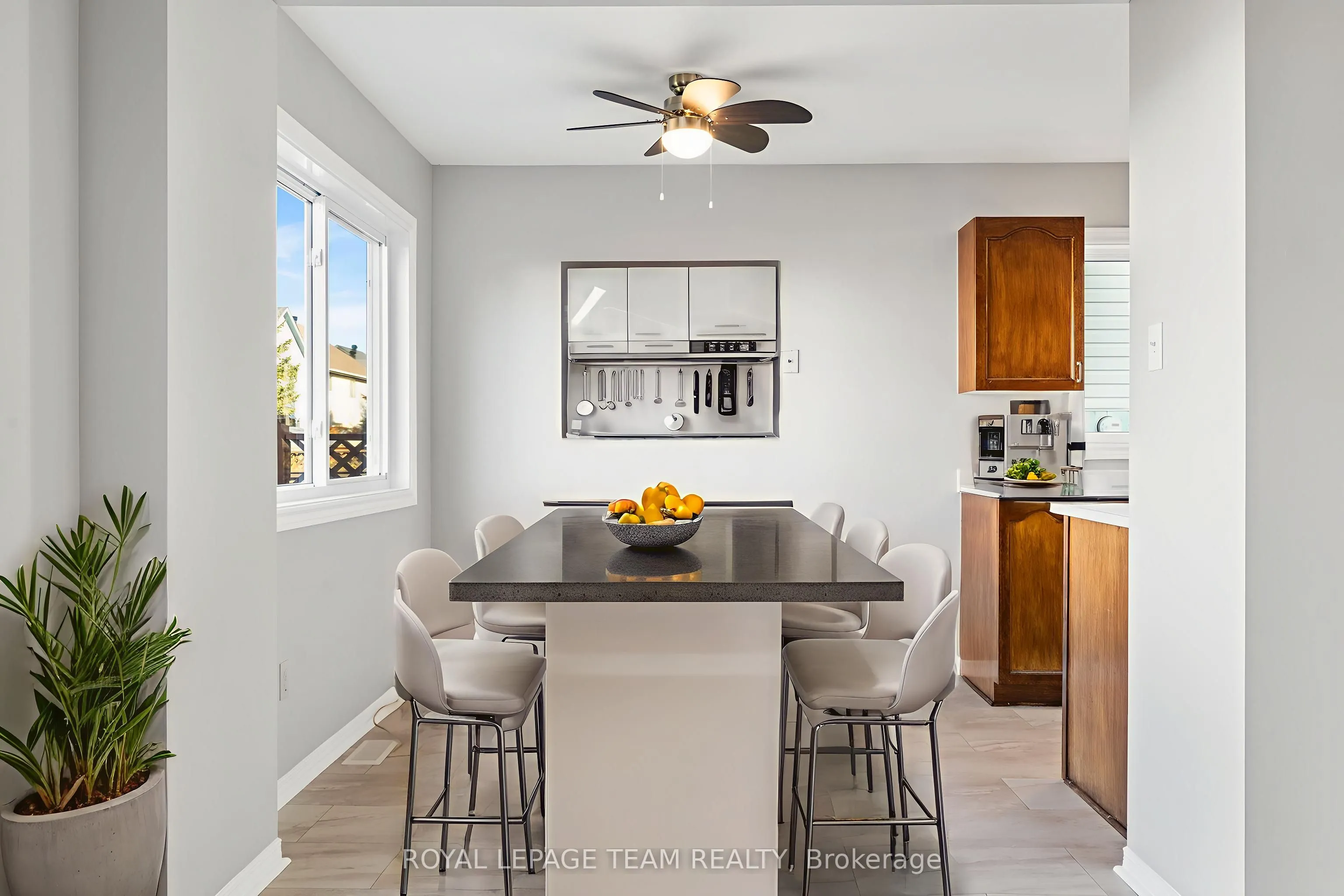 32 PEACOCK Crescent S