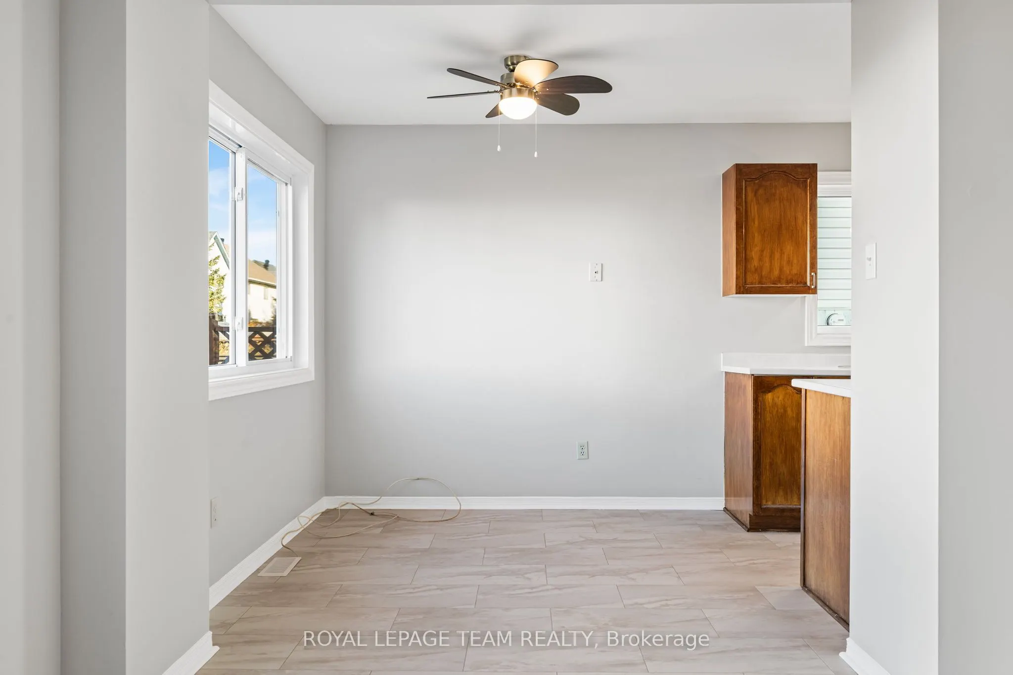 32 PEACOCK Crescent S