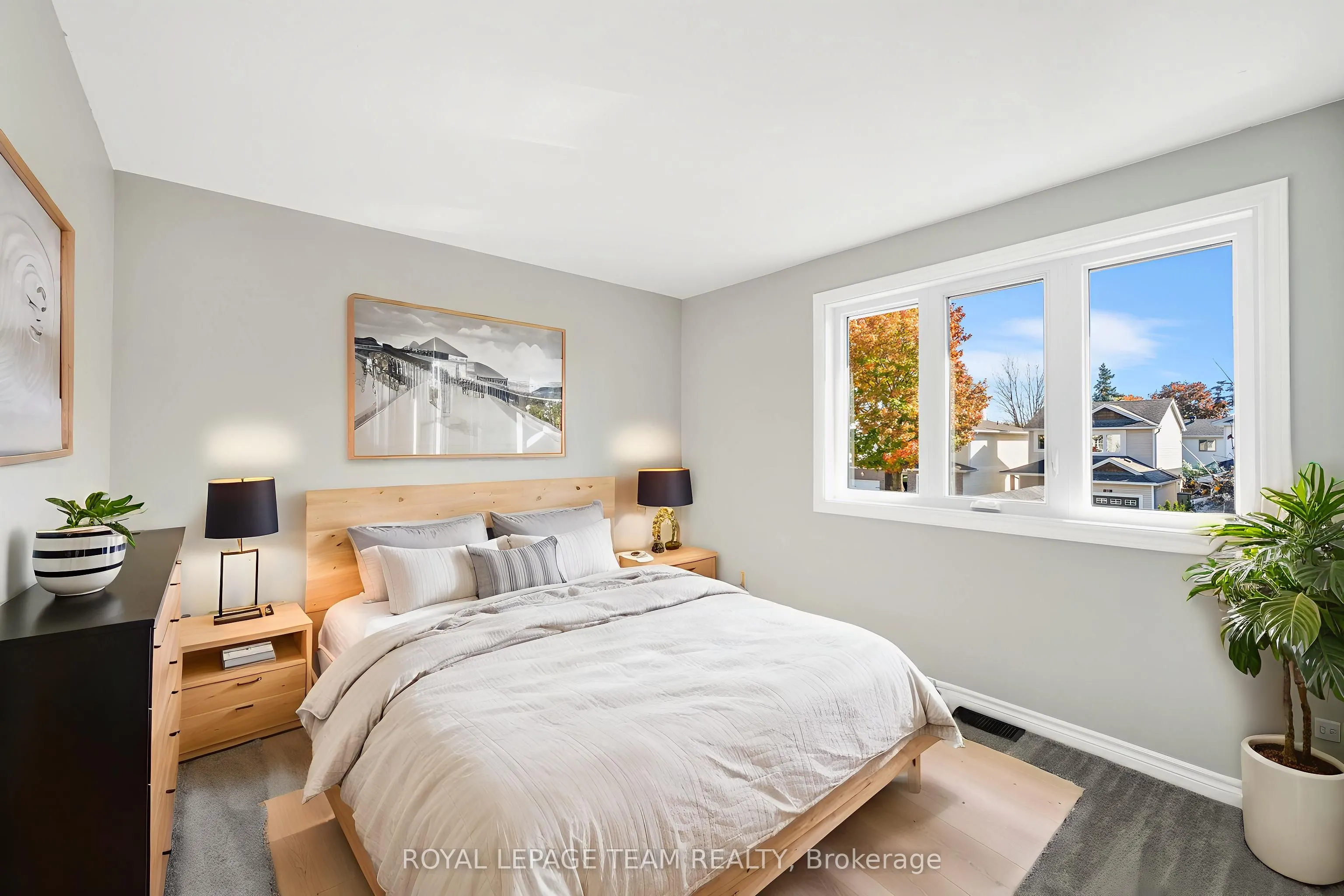 32 PEACOCK Crescent S