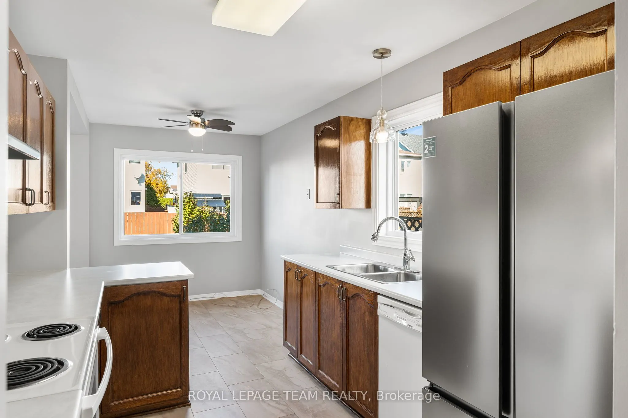 32 PEACOCK Crescent S