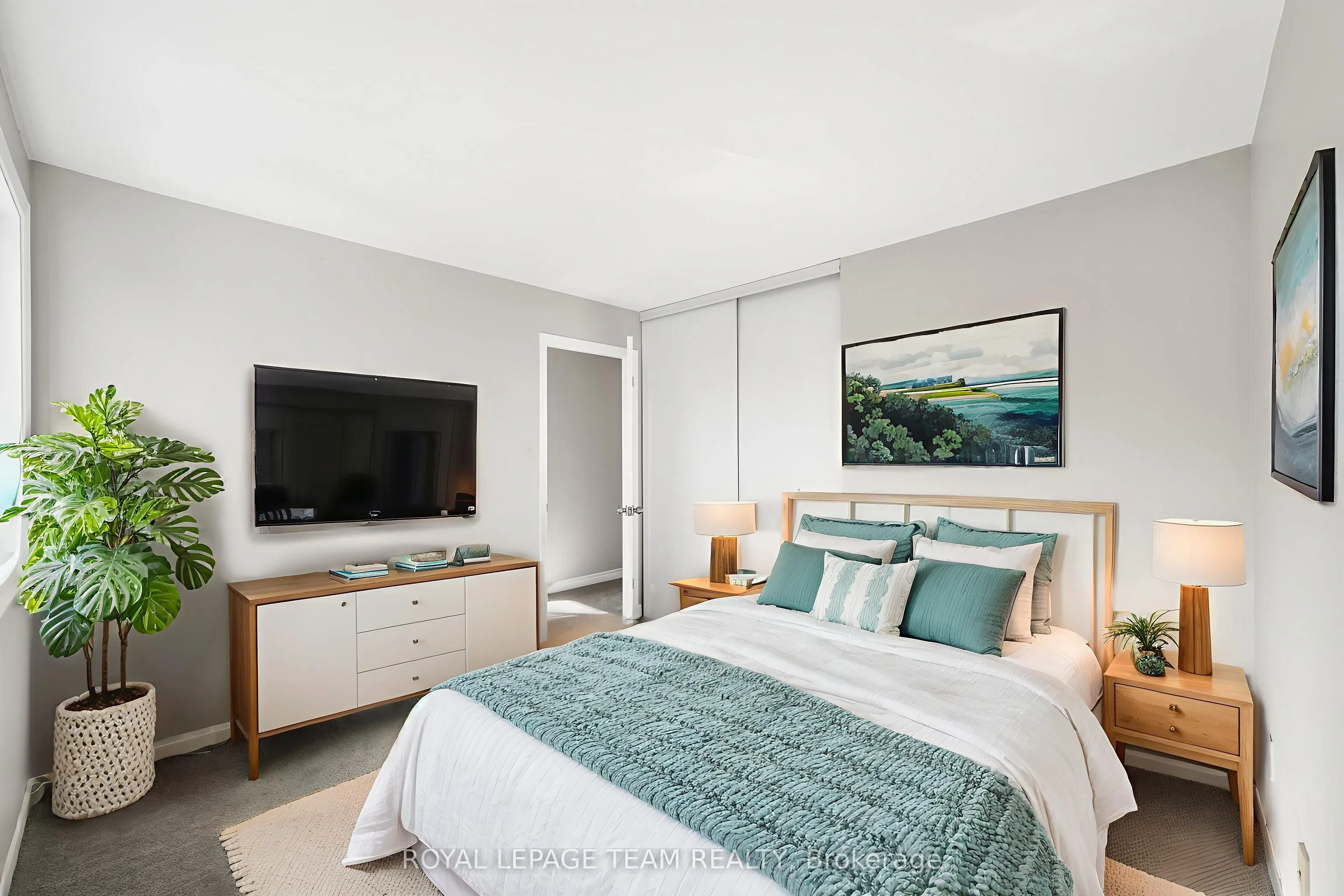 32 PEACOCK Crescent S