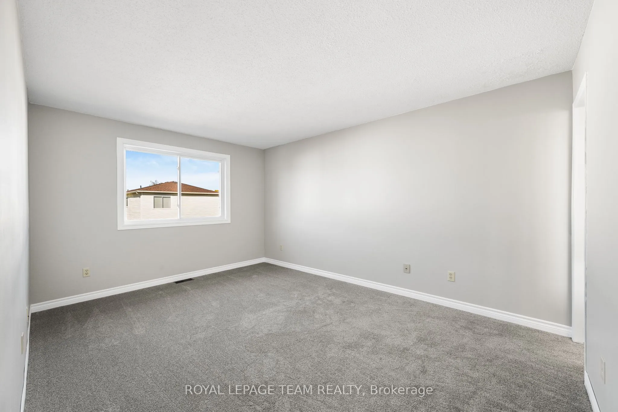 32 PEACOCK Crescent S