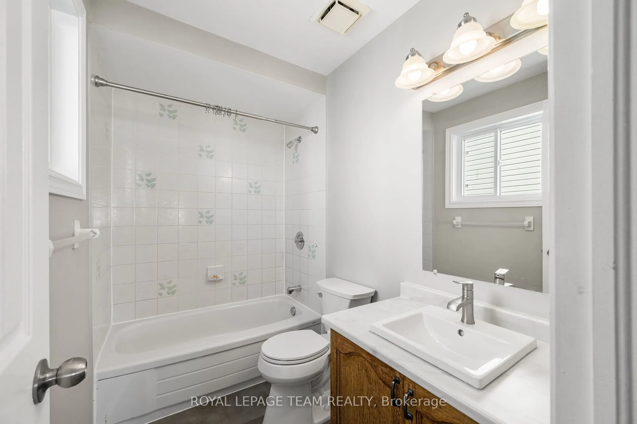 32 PEACOCK Crescent S