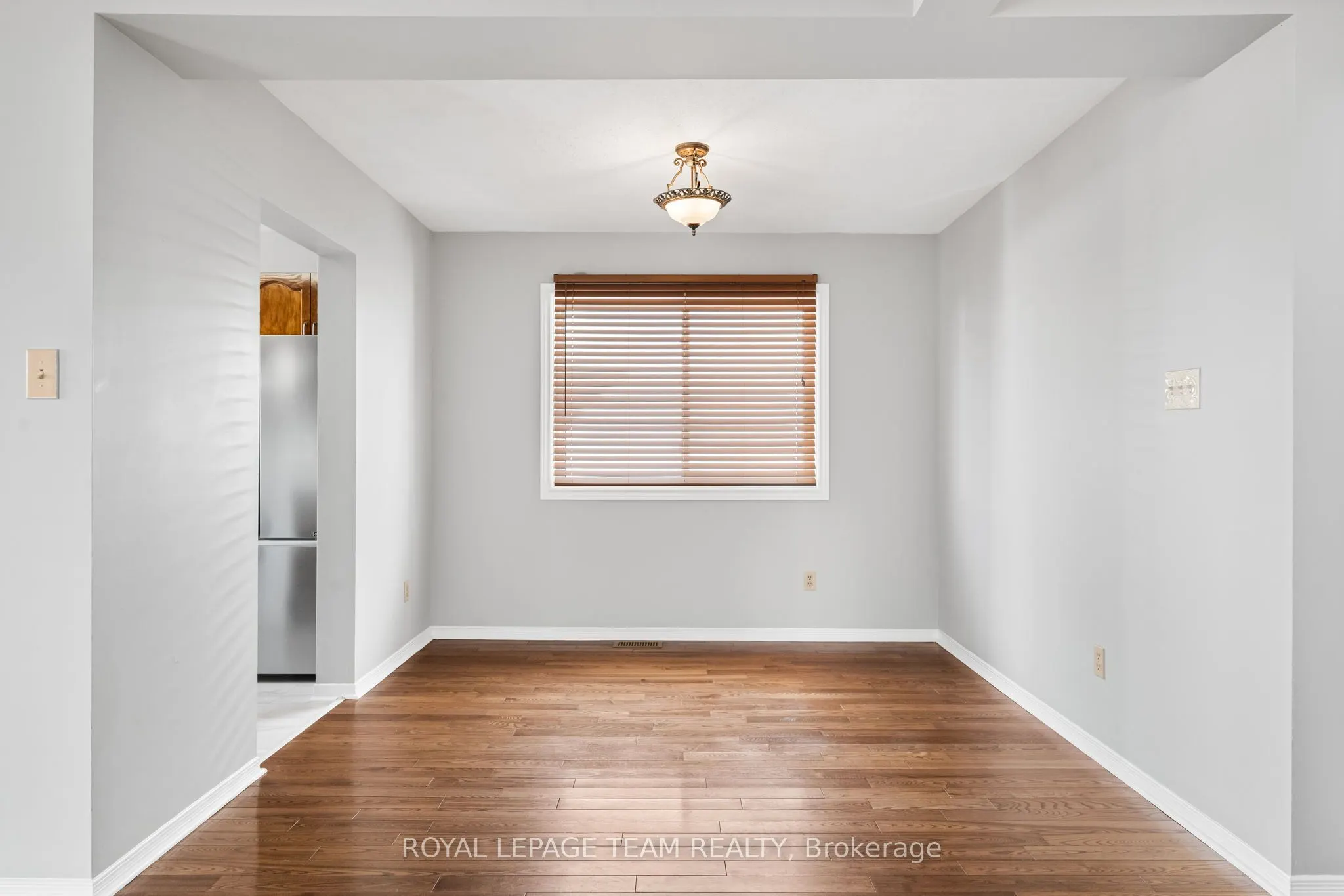 32 PEACOCK Crescent S