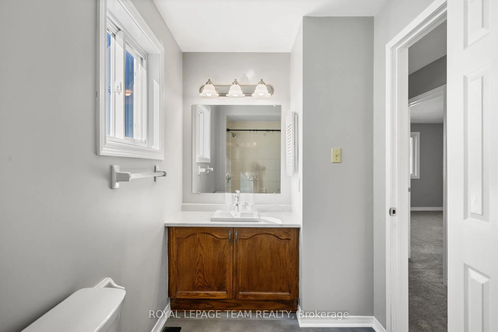 32 PEACOCK Crescent S