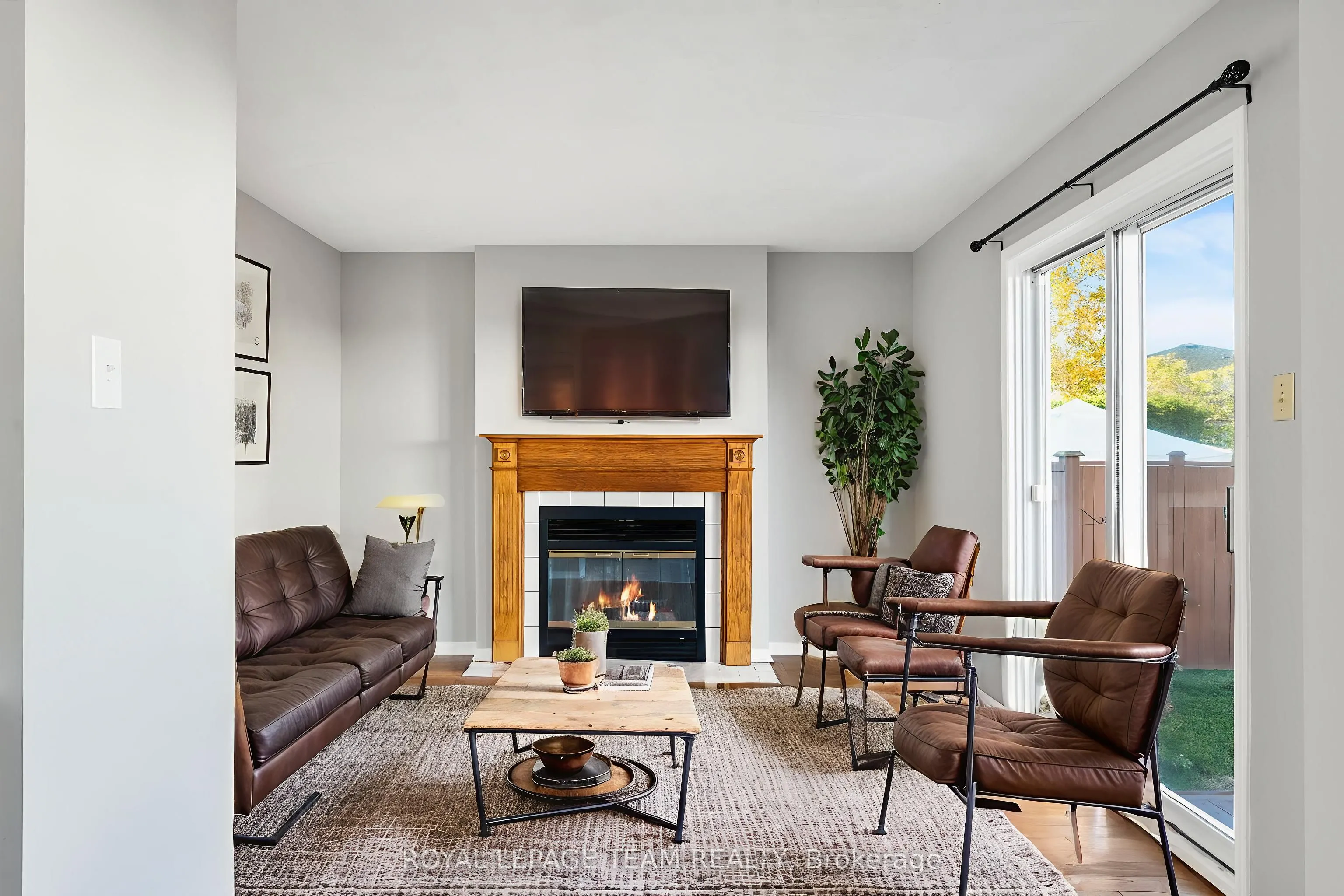 32 PEACOCK Crescent S