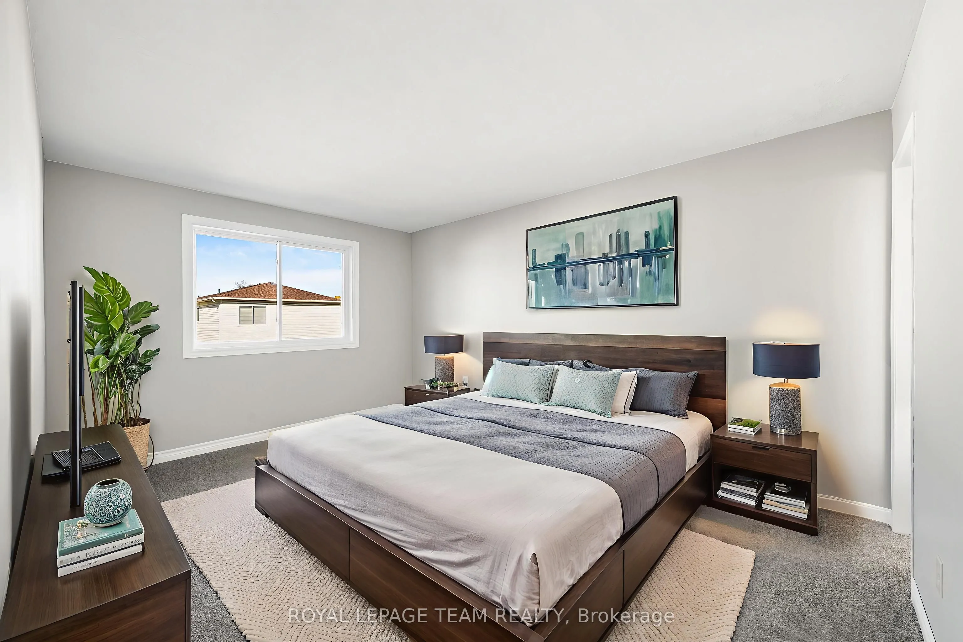 32 PEACOCK Crescent S