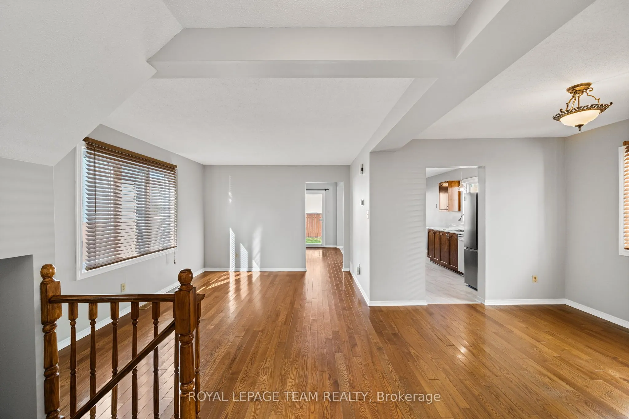 32 PEACOCK Crescent S