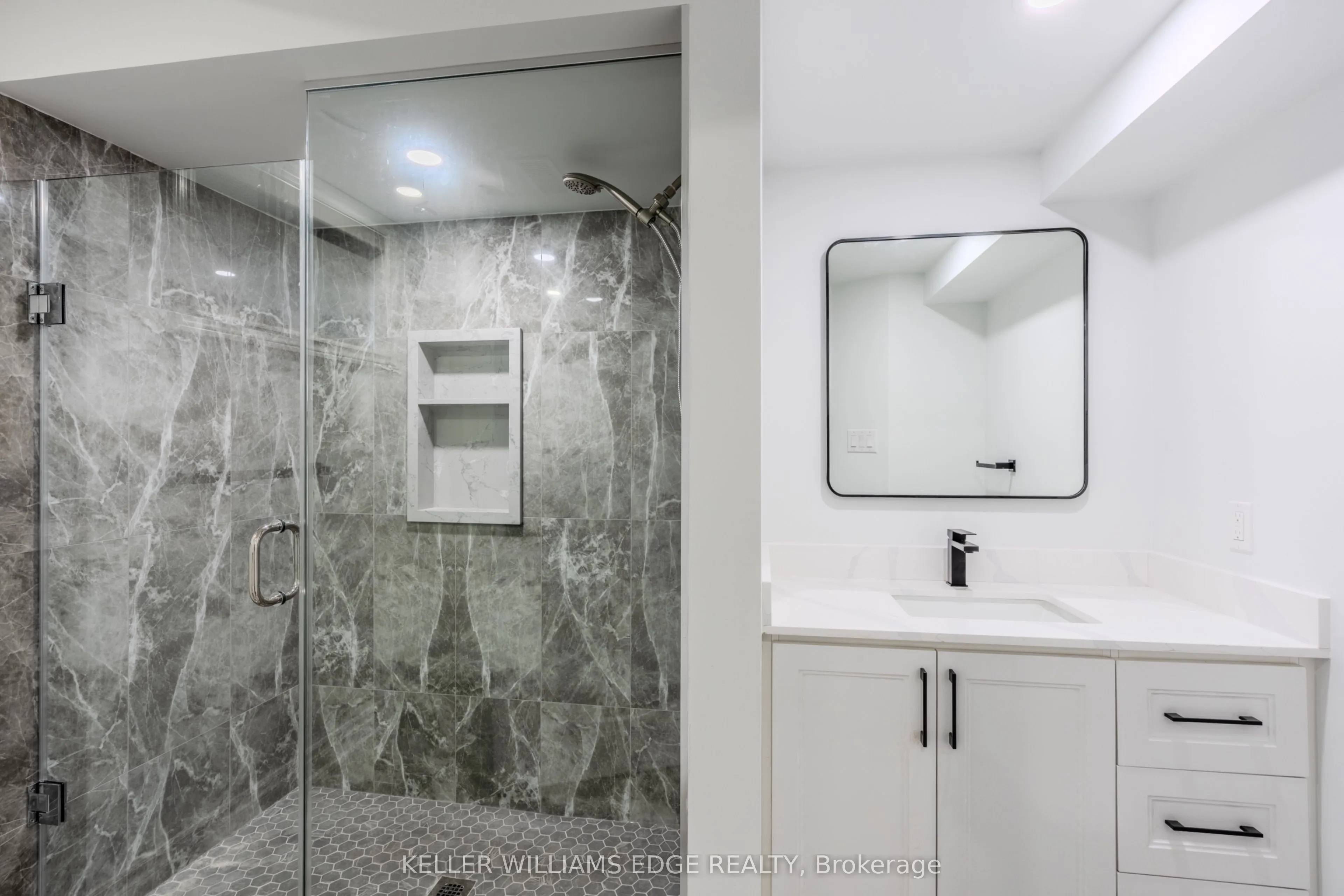 16 Doreen Court, #LOWER