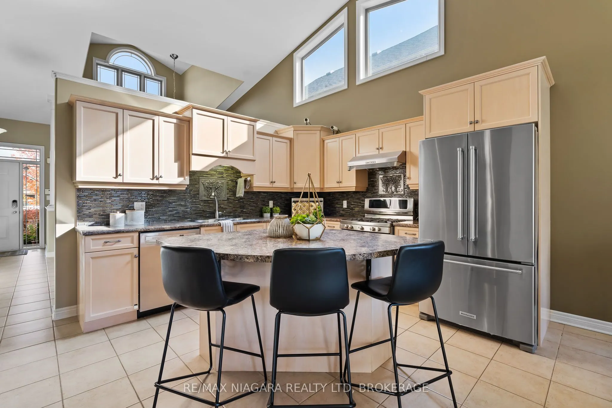 6877 Courtney Crescent