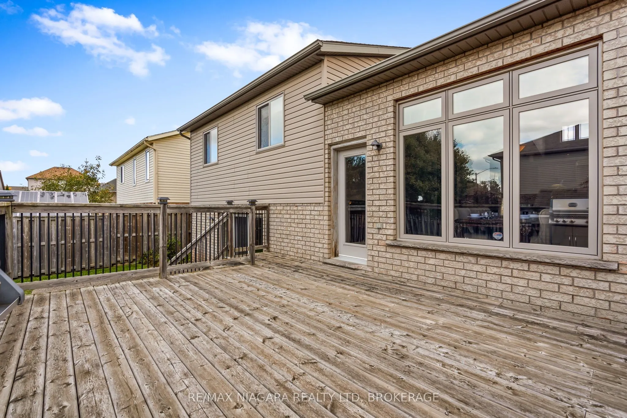 6877 Courtney Crescent