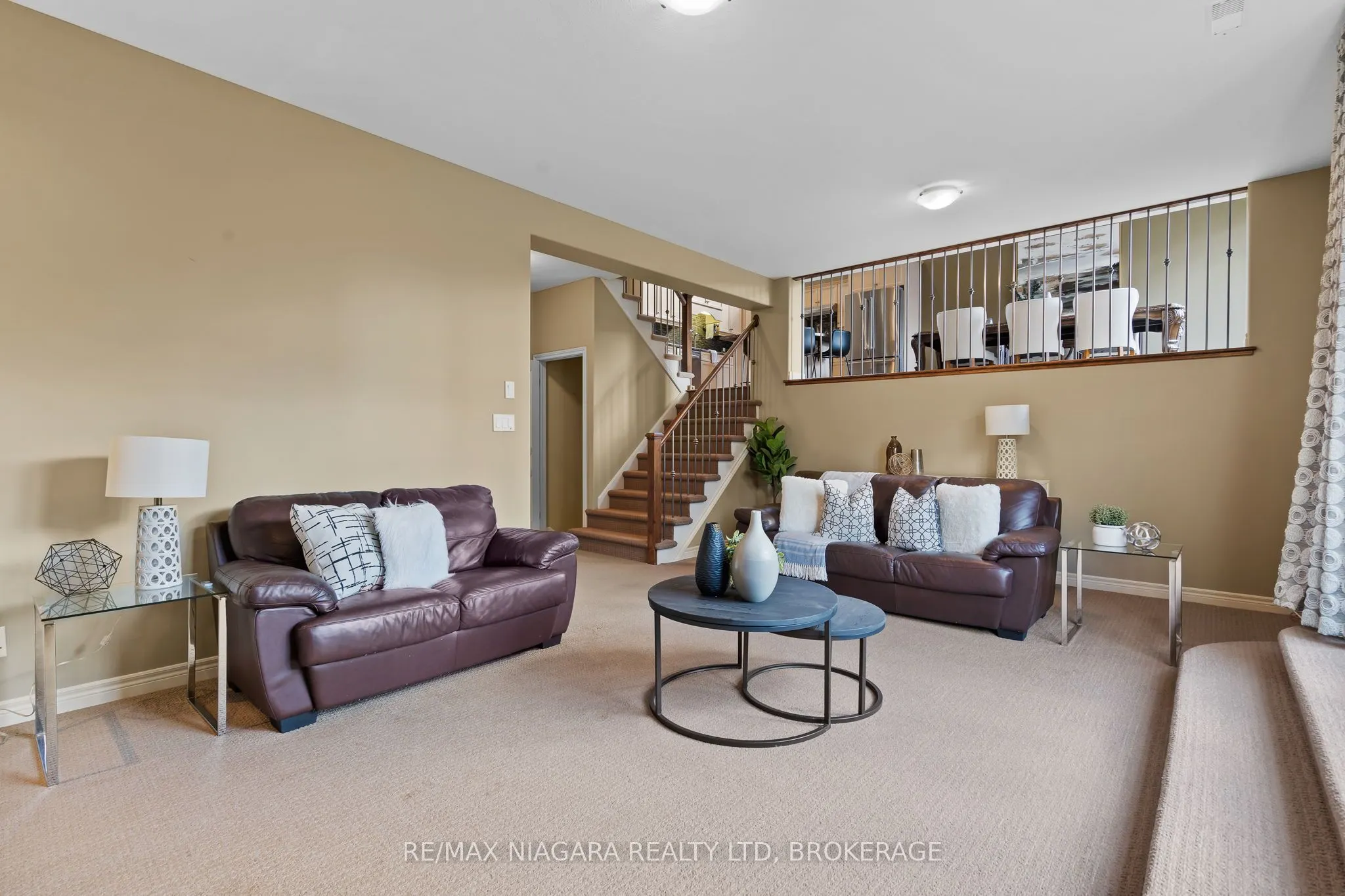 6877 Courtney Crescent