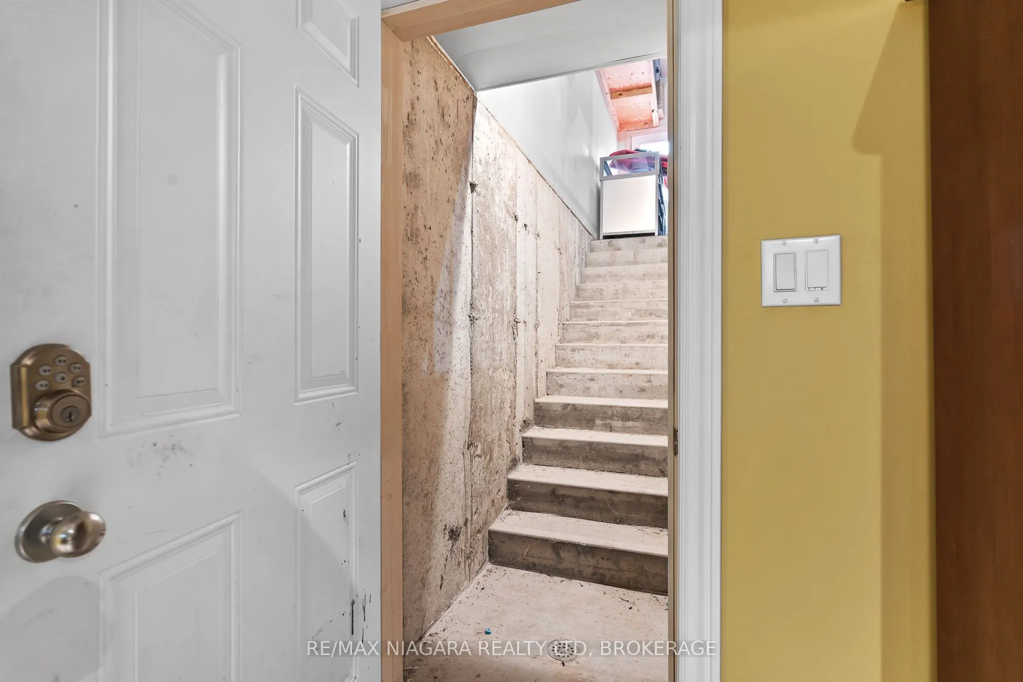 6877 Courtney Crescent