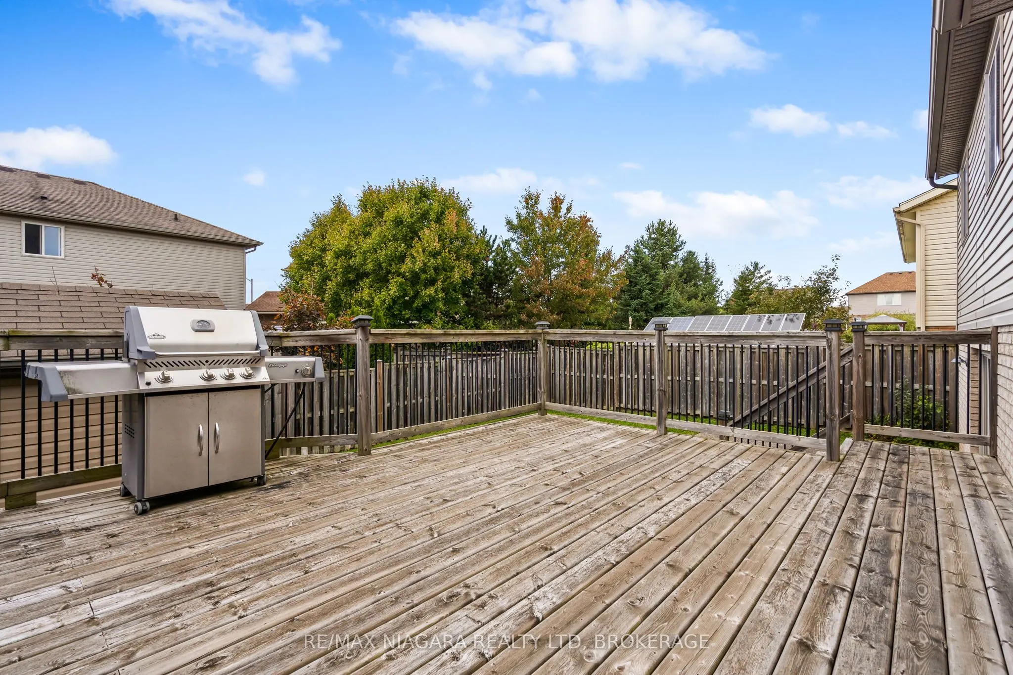 6877 Courtney Crescent