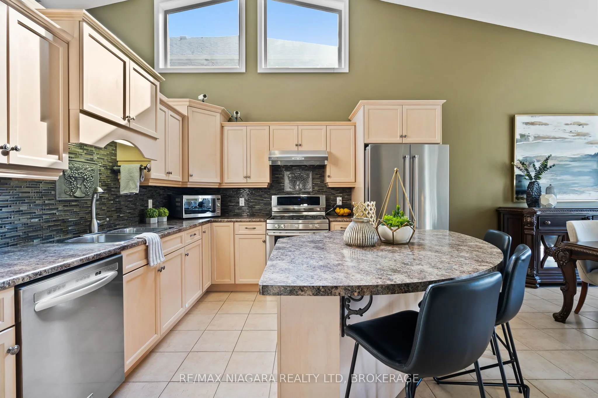 6877 Courtney Crescent