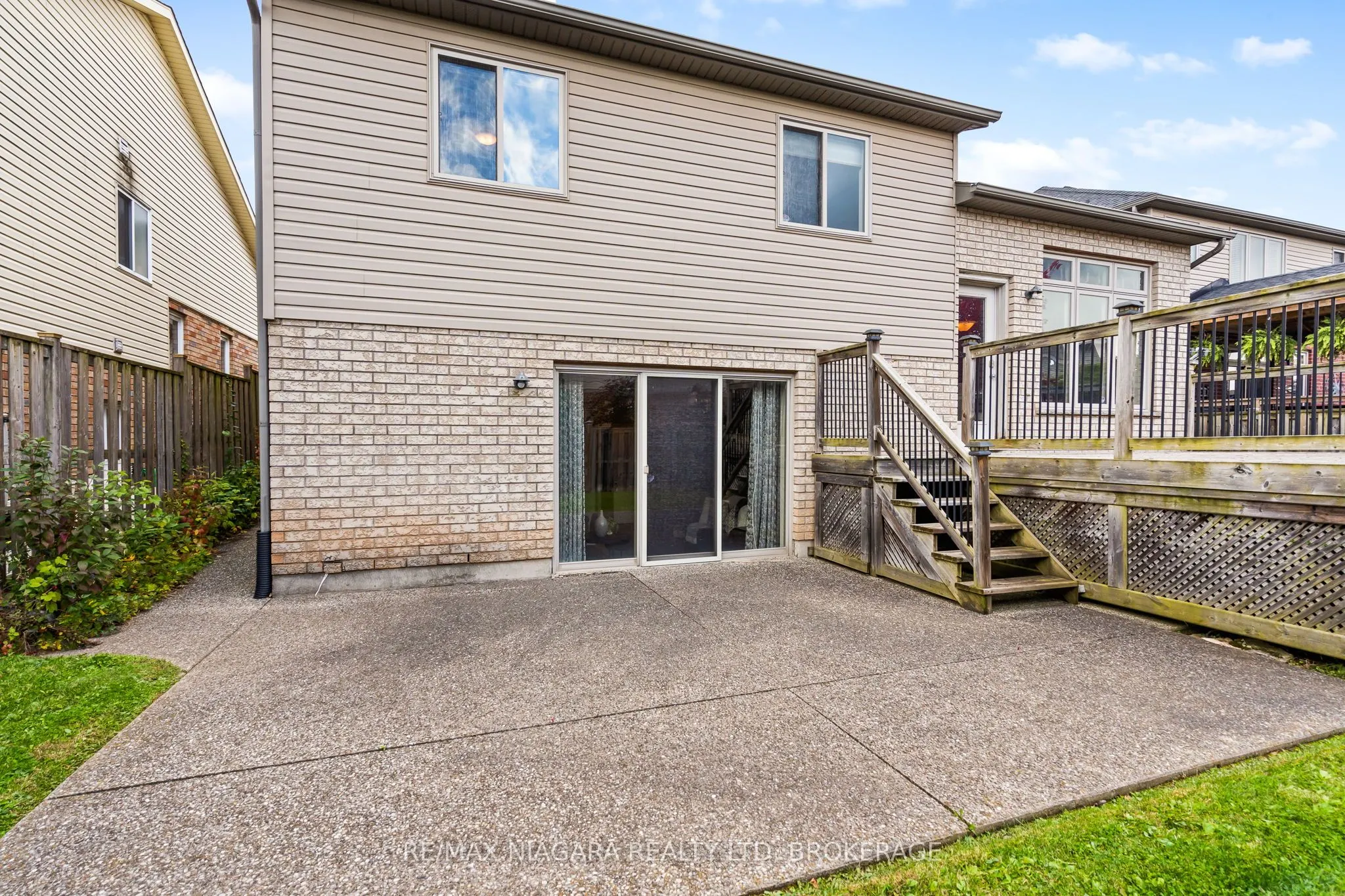 6877 Courtney Crescent