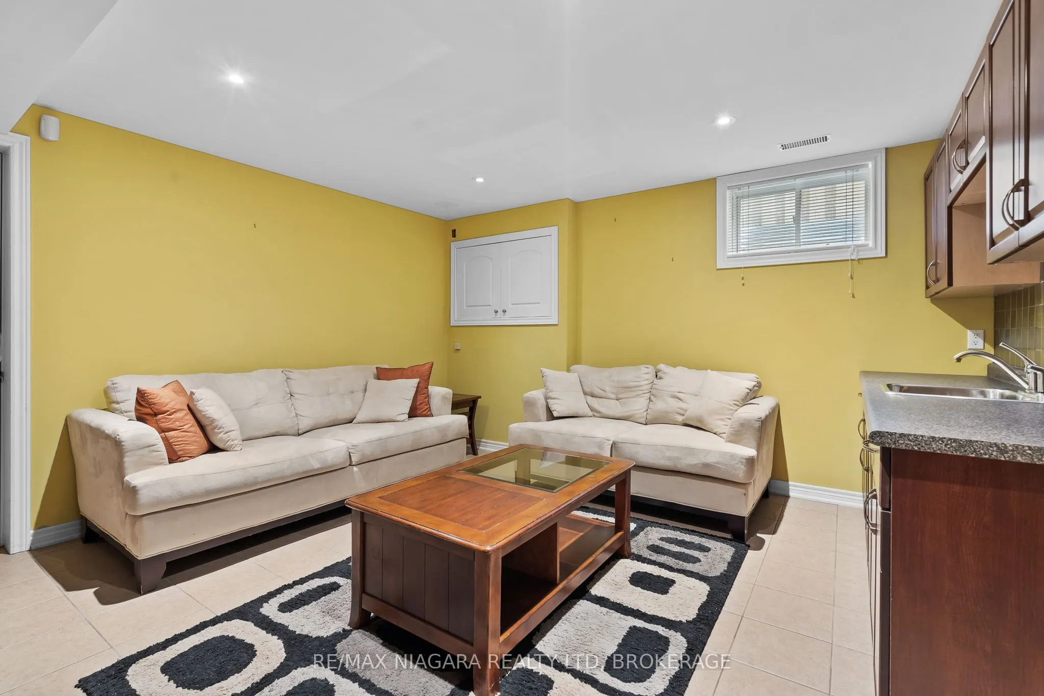 6877 Courtney Crescent