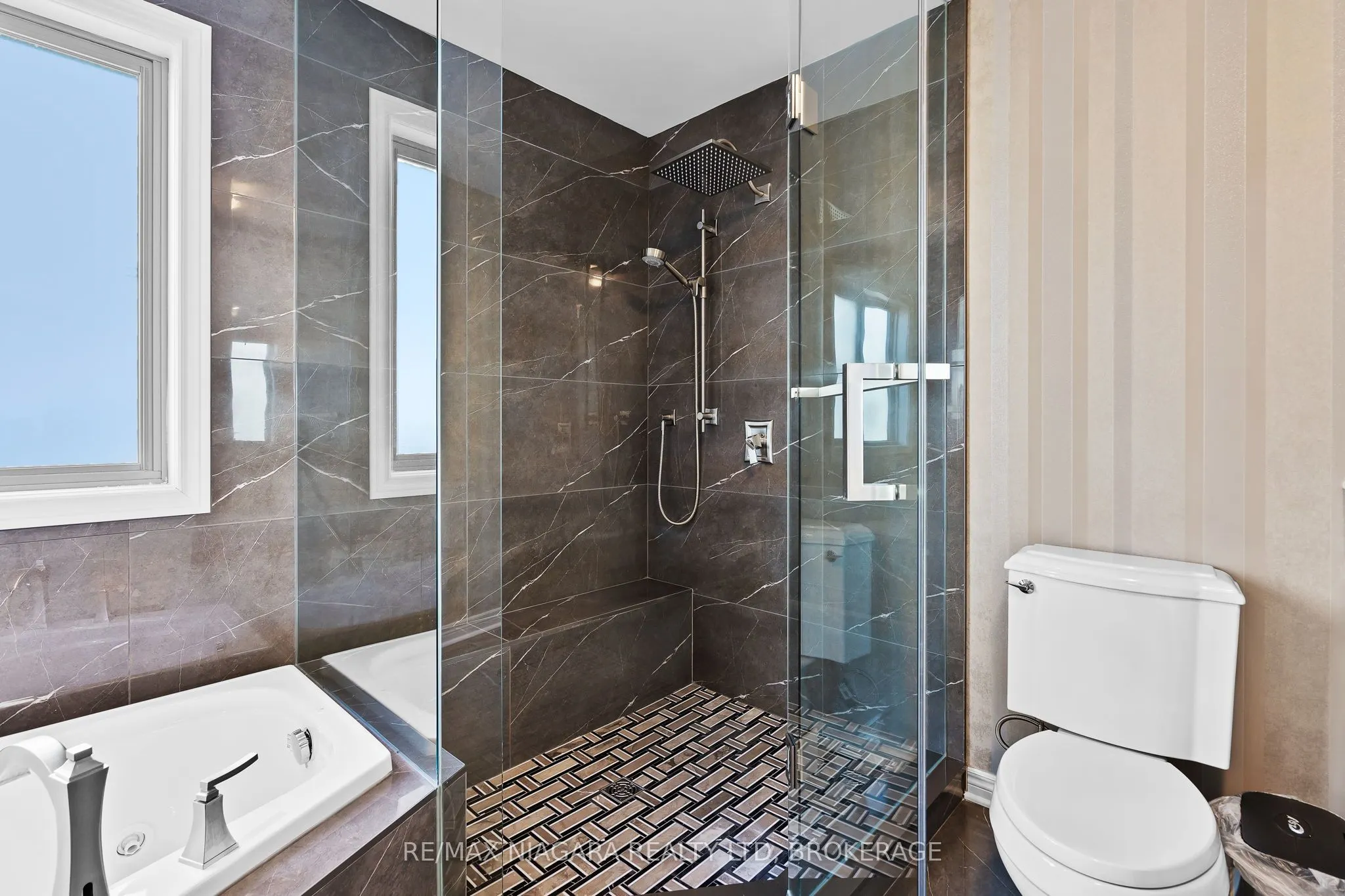 6877 Courtney Crescent