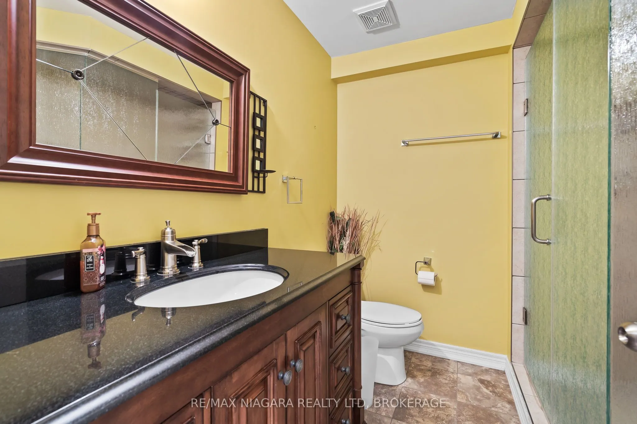 6877 Courtney Crescent