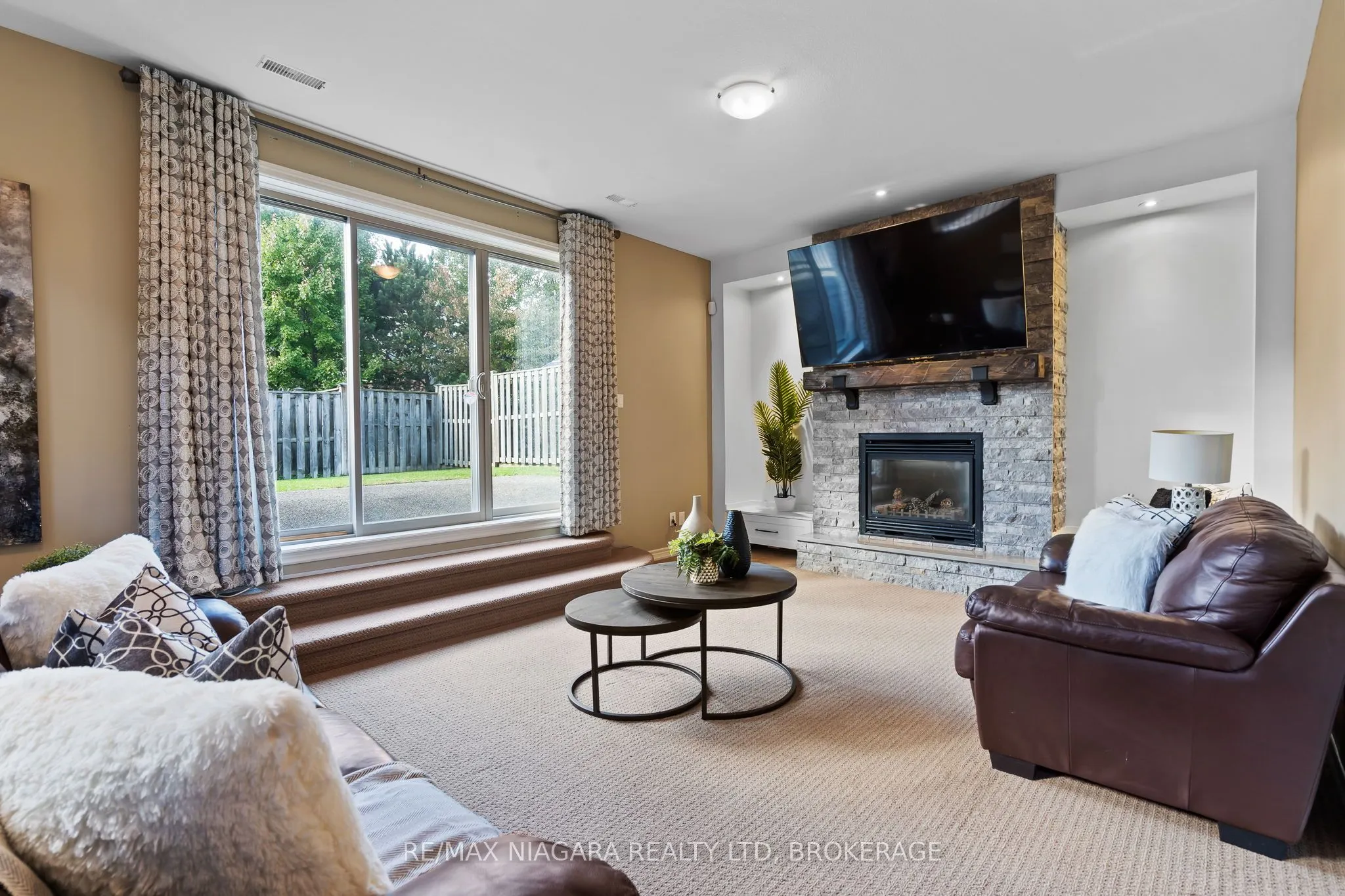 6877 Courtney Crescent