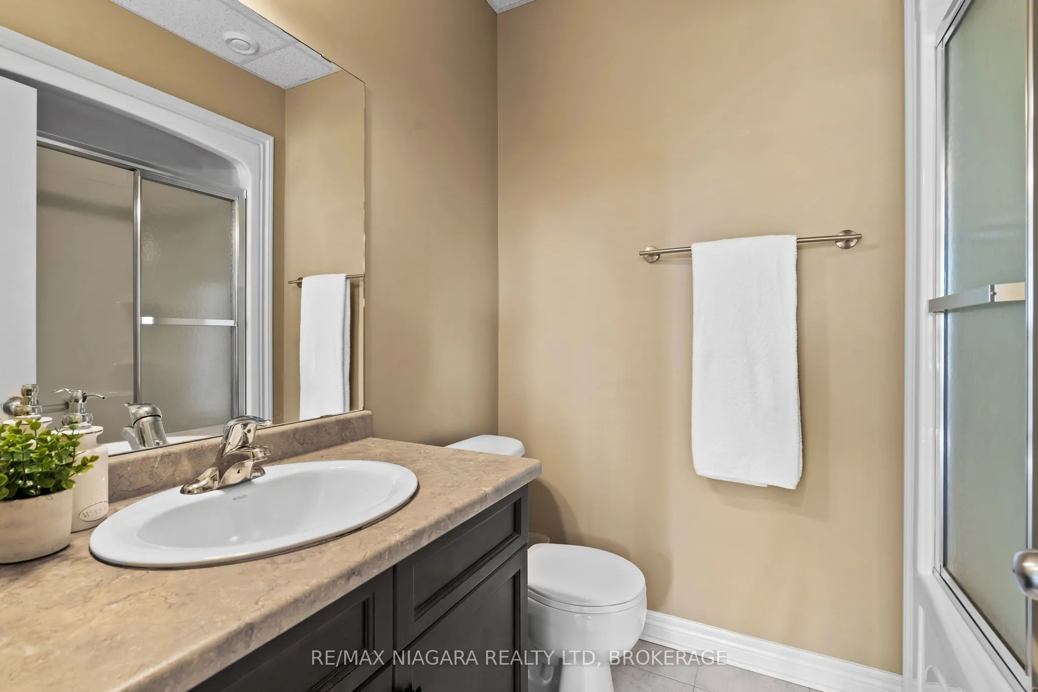 6877 Courtney Crescent