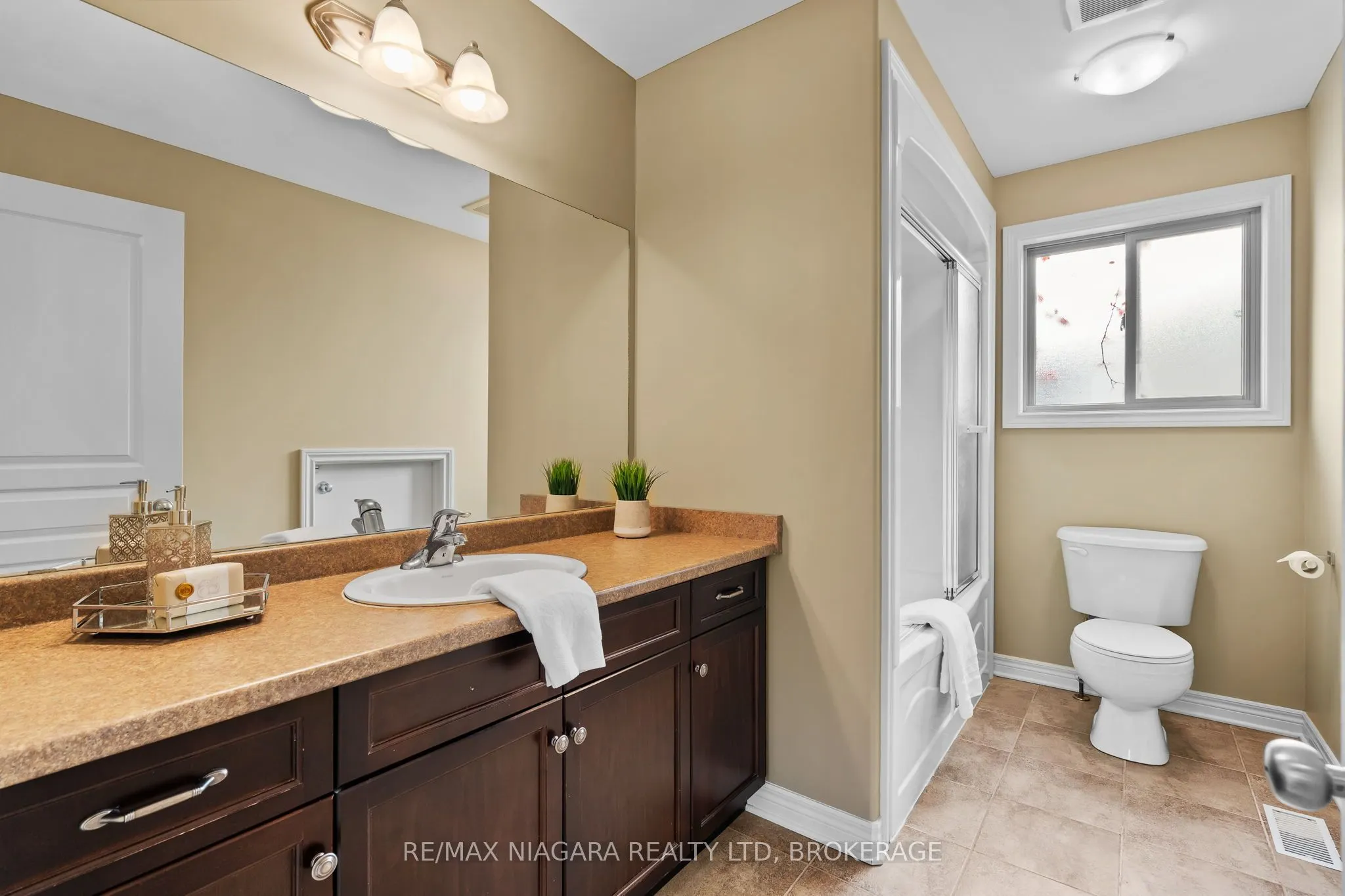 6877 Courtney Crescent