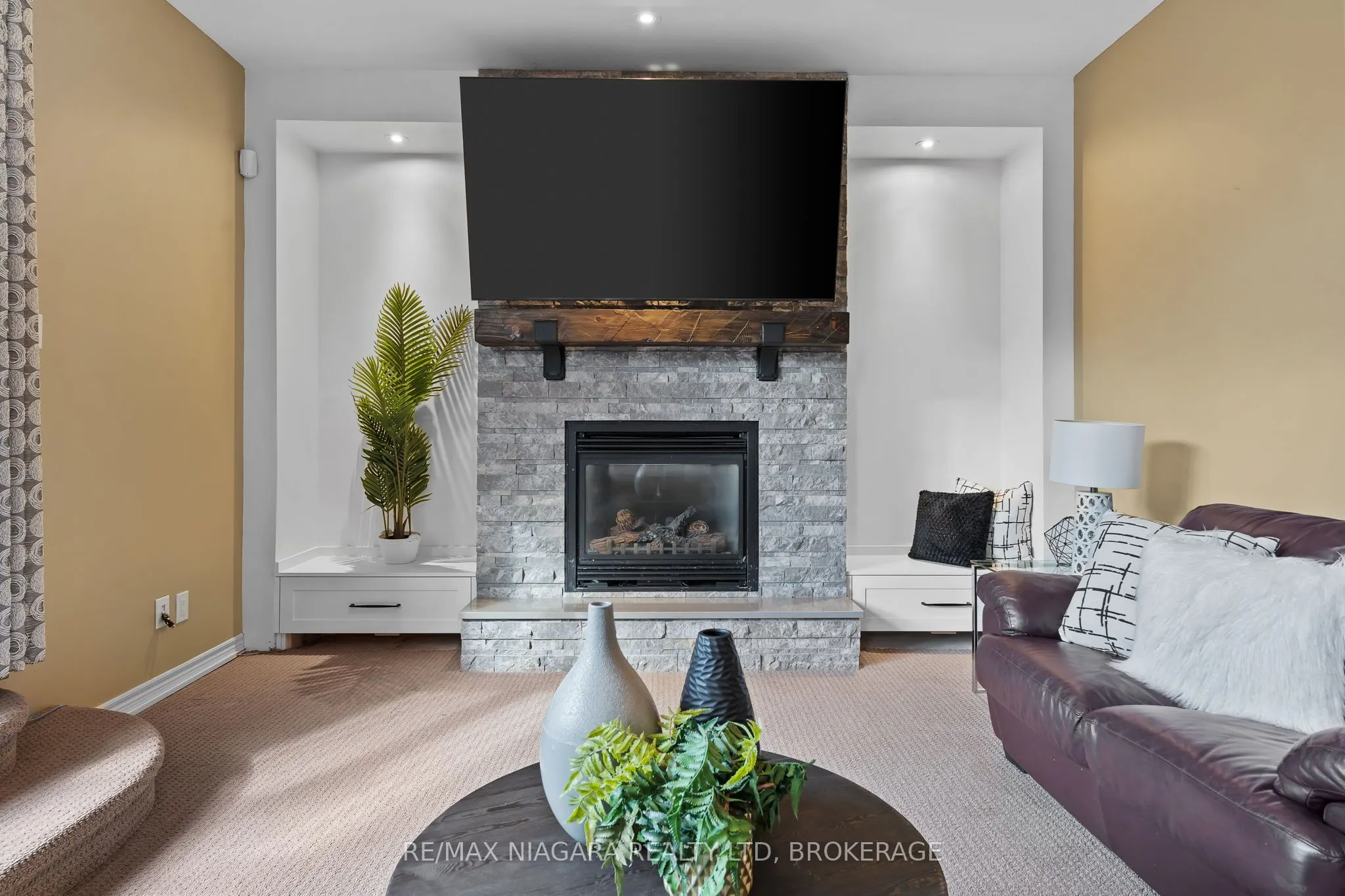 6877 Courtney Crescent