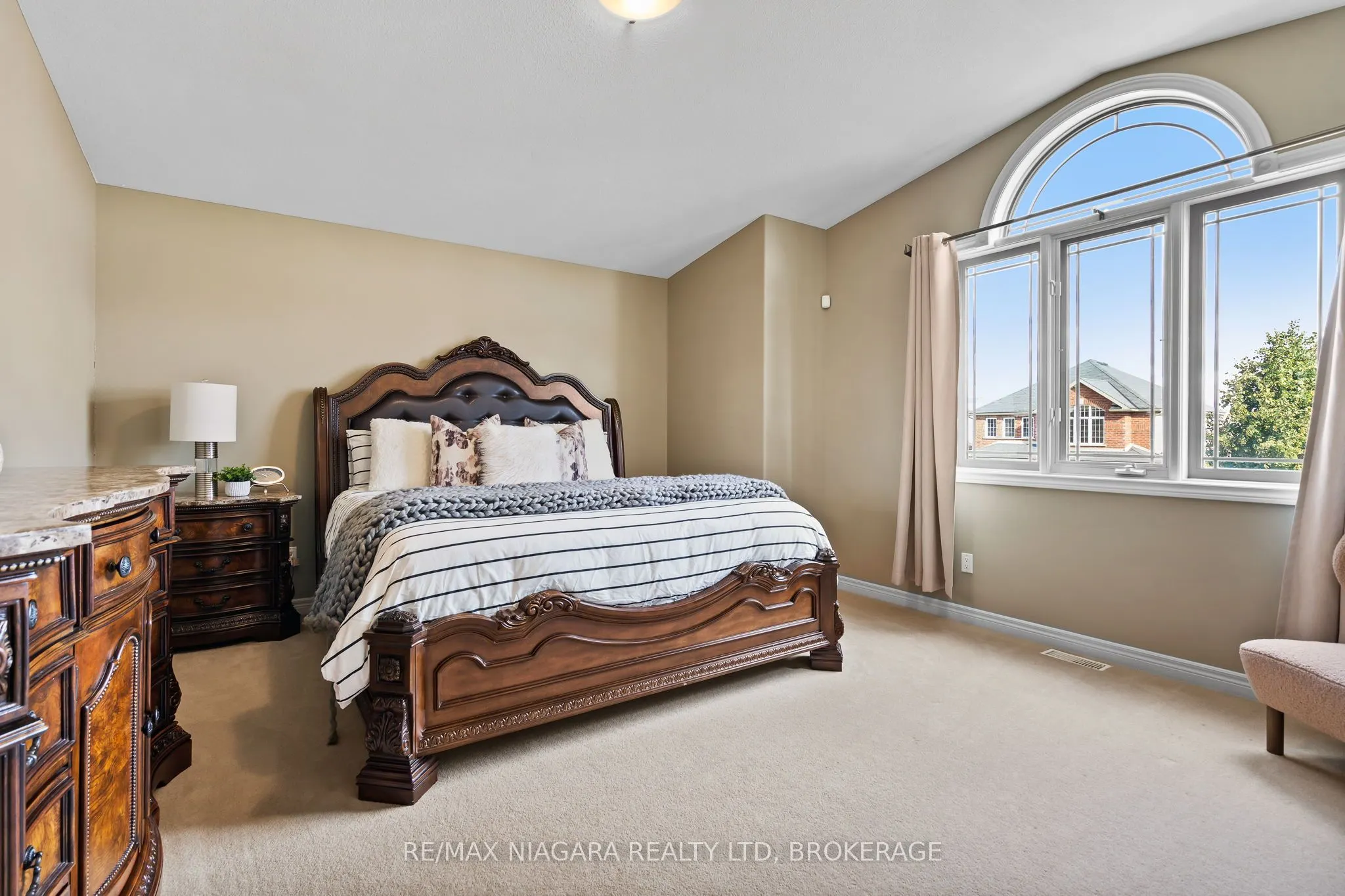 6877 Courtney Crescent