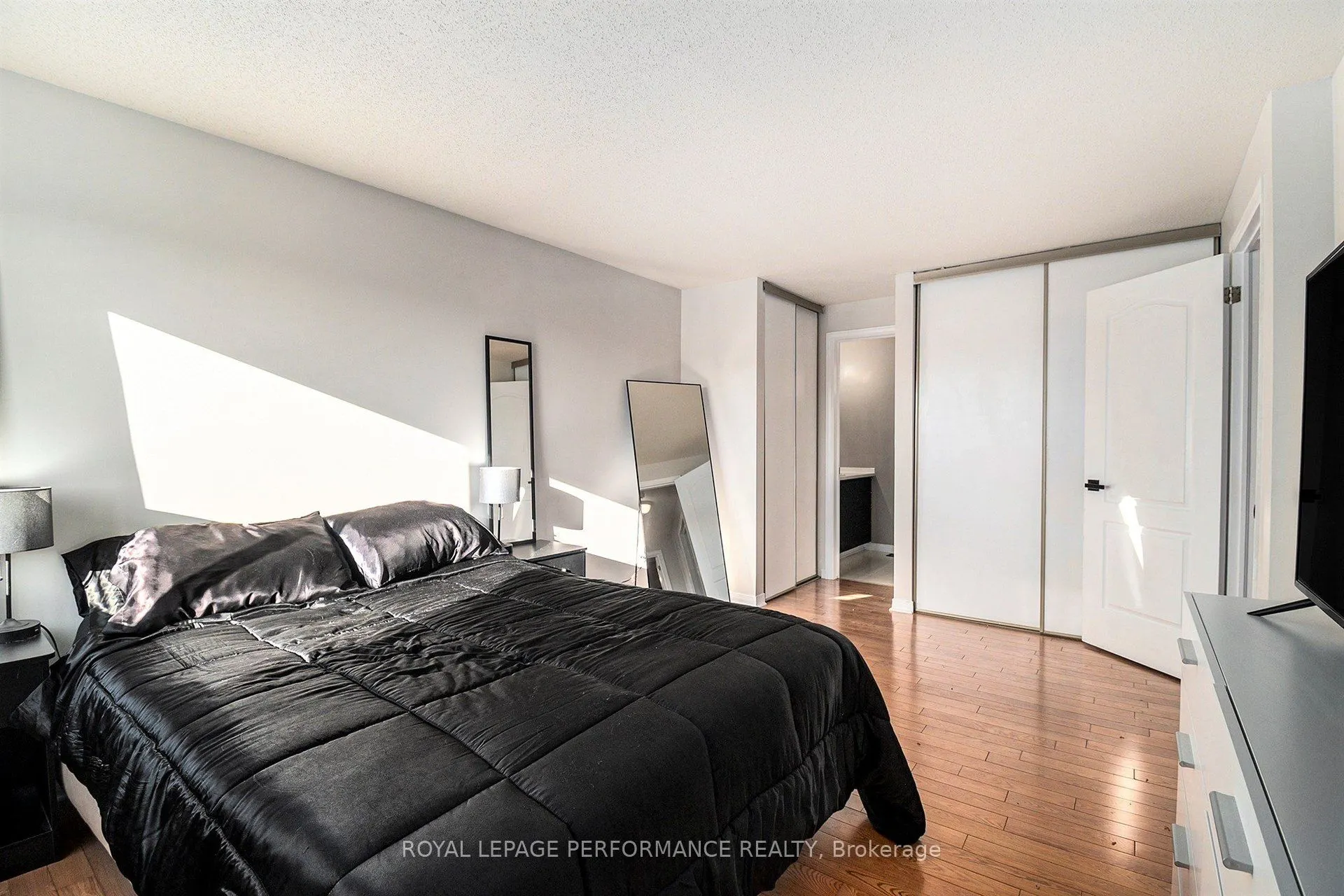 470 Rougemount Crescent