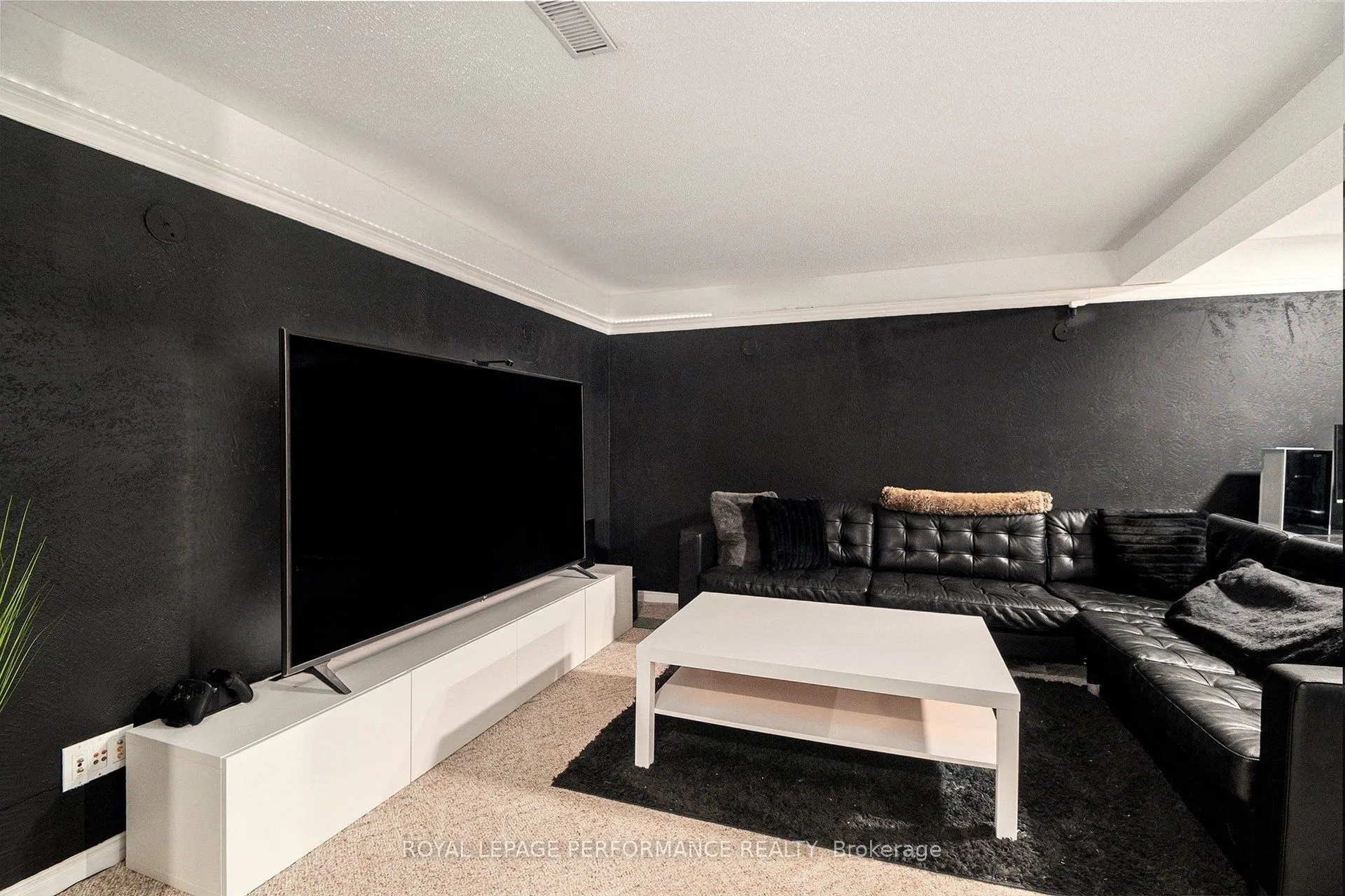 470 Rougemount Crescent