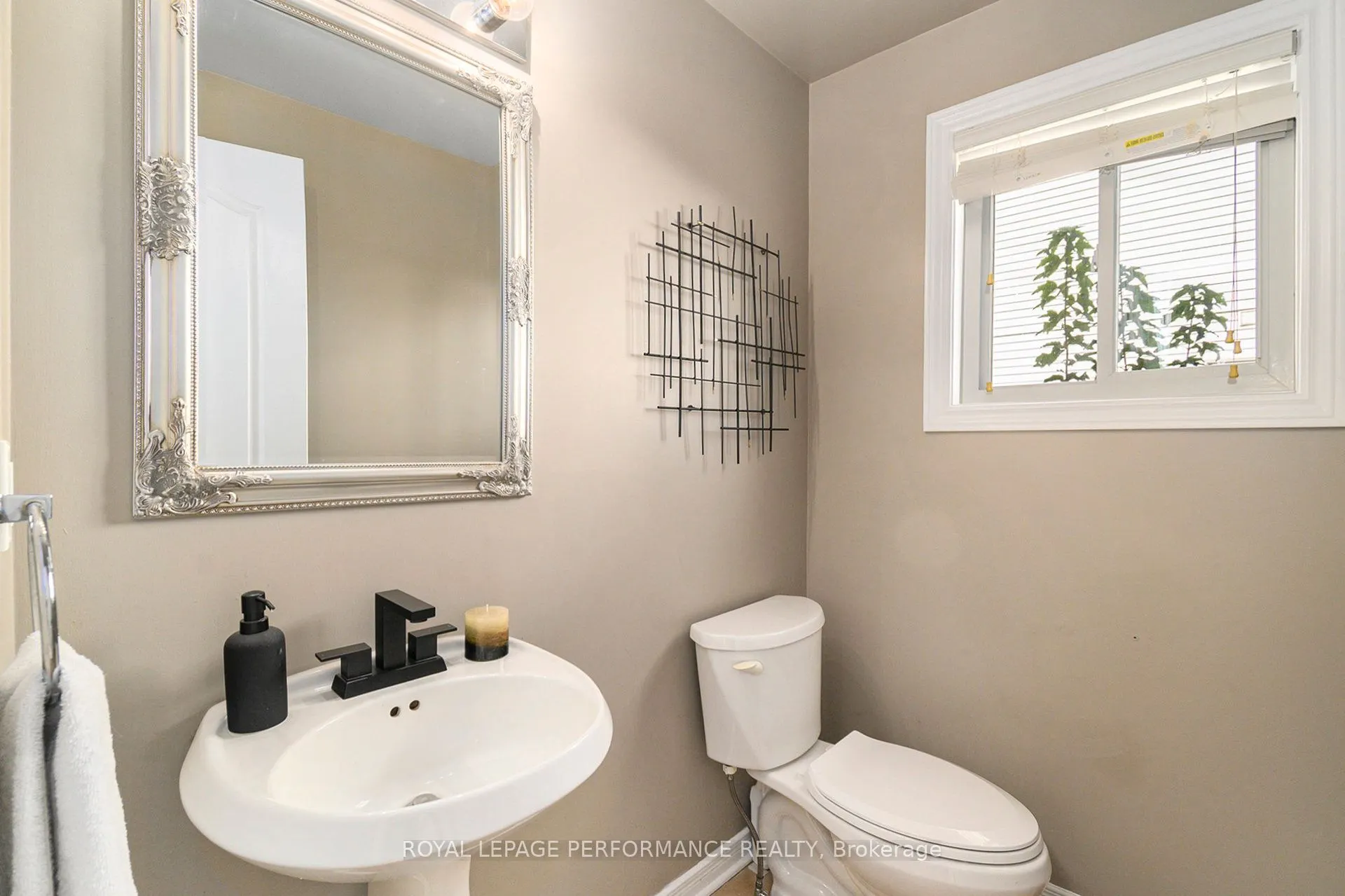 470 Rougemount Crescent