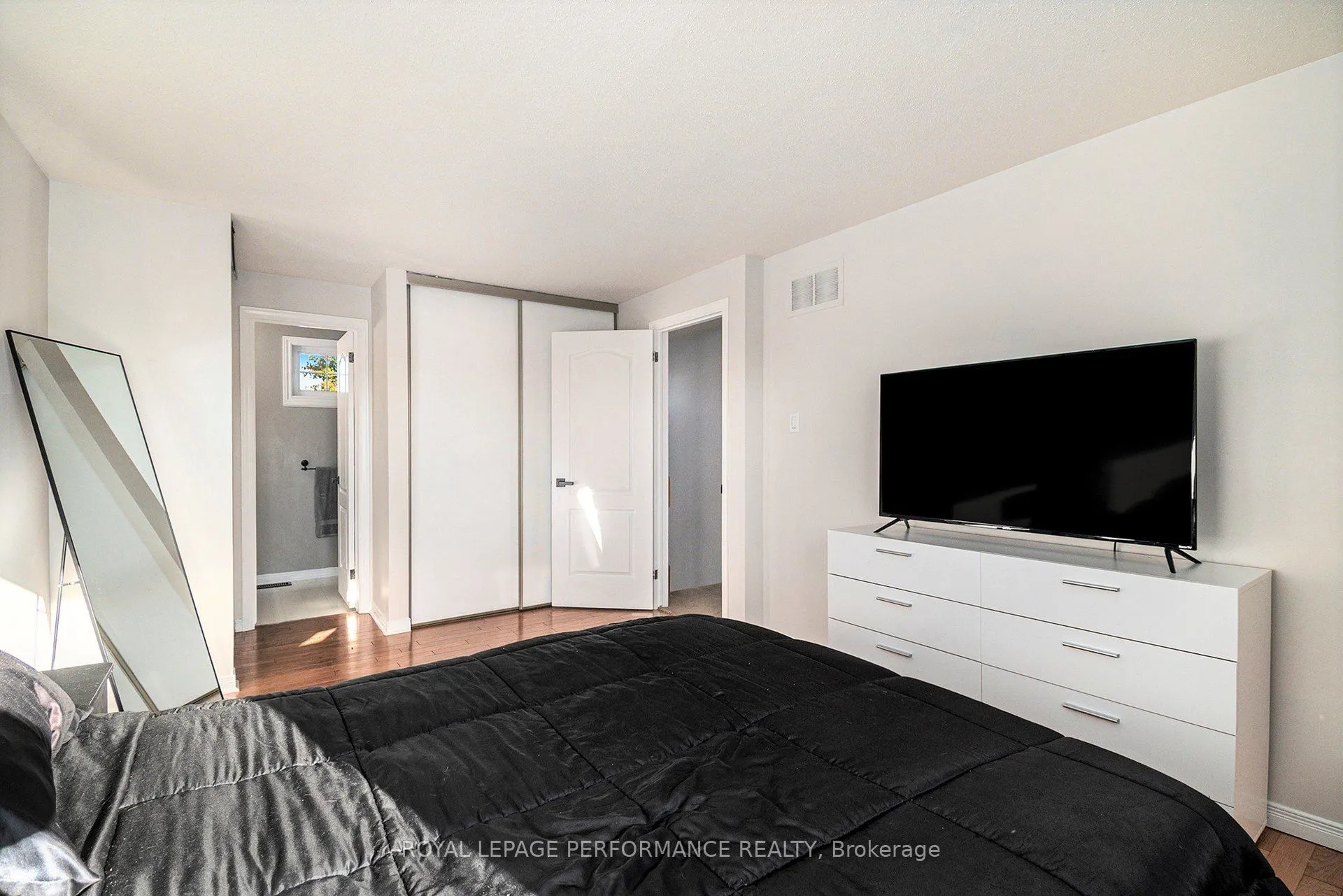 470 Rougemount Crescent