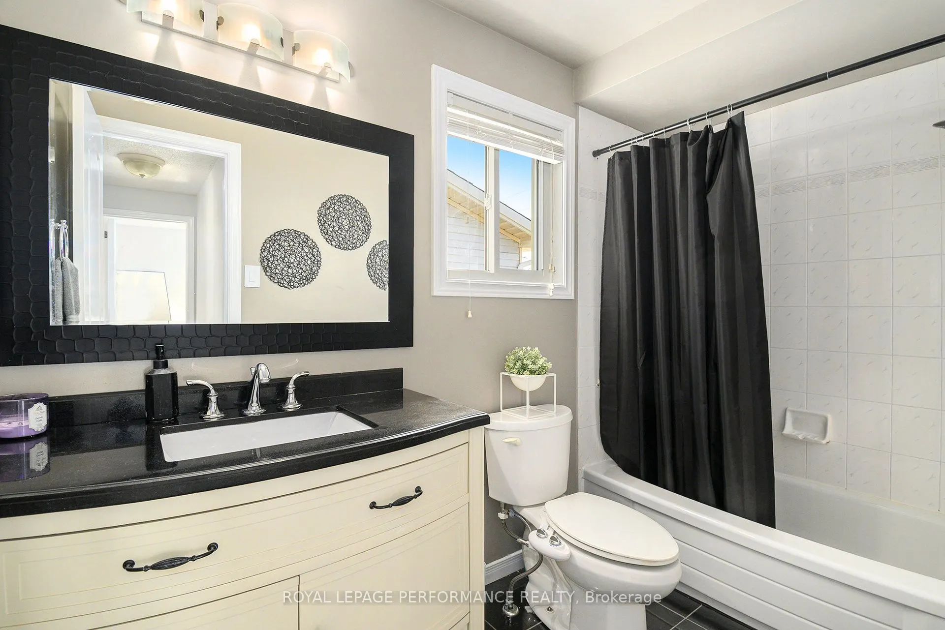 470 Rougemount Crescent