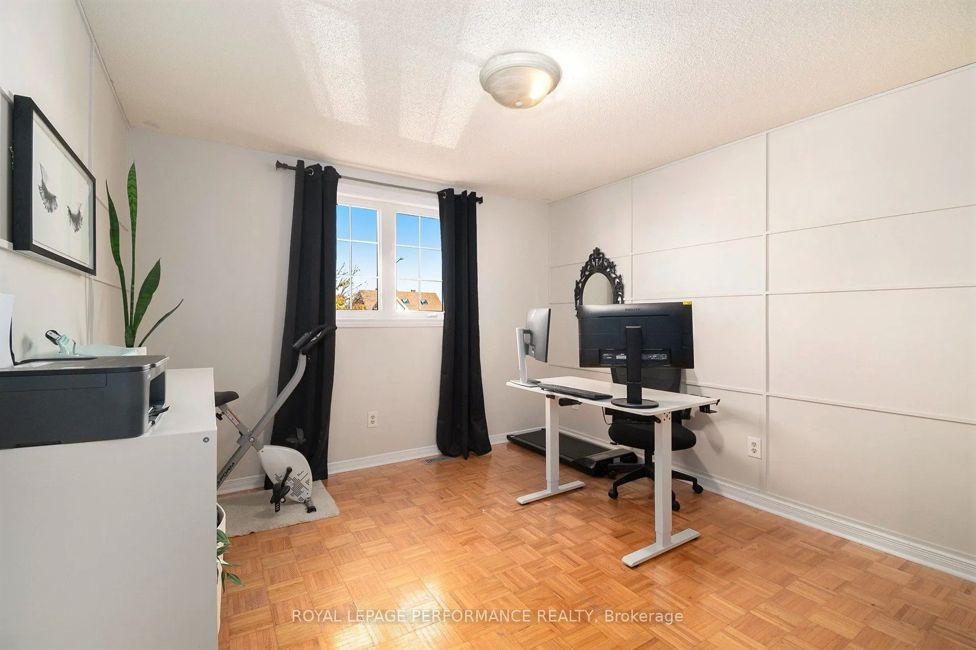 470 Rougemount Crescent