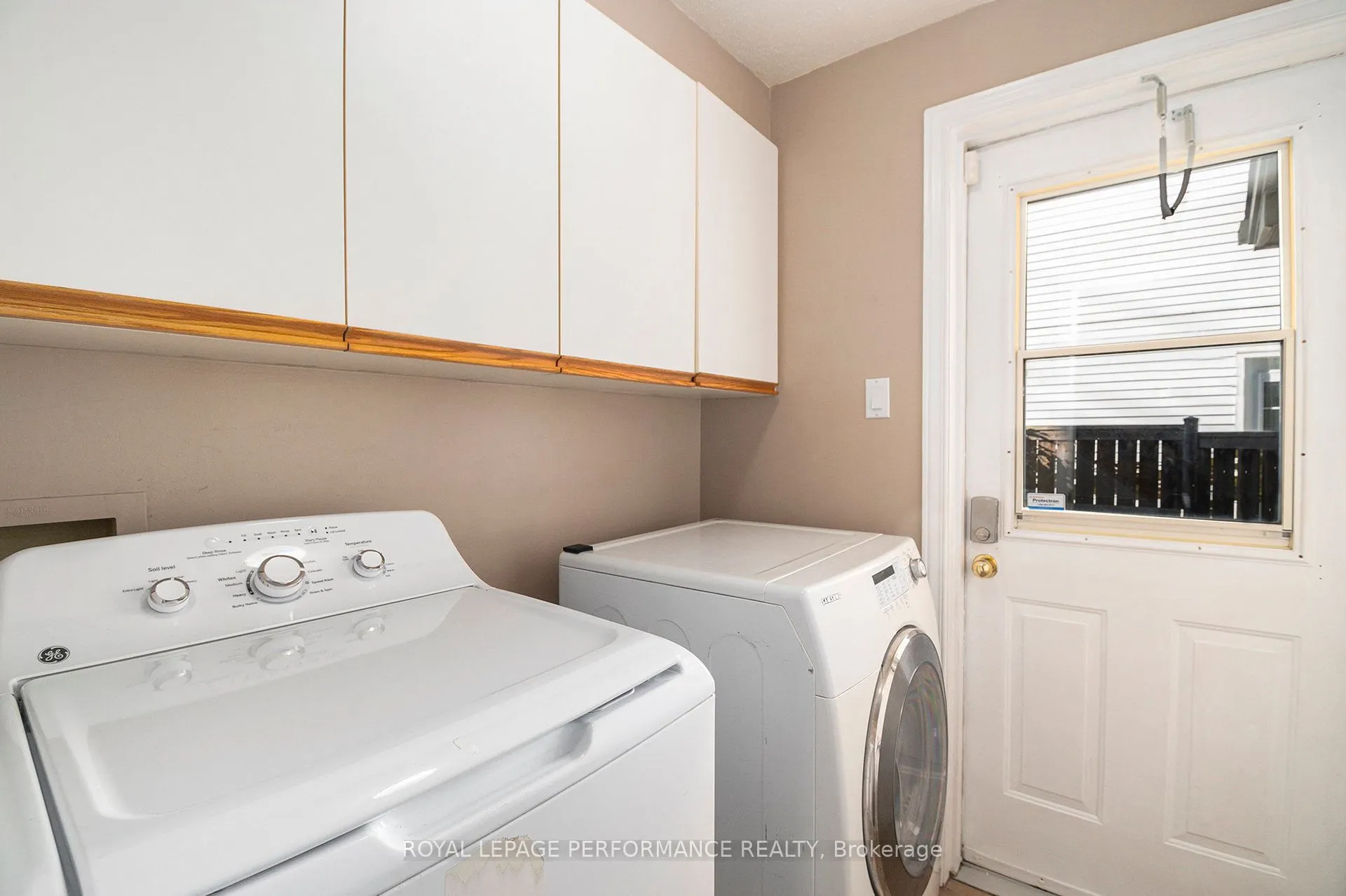 470 Rougemount Crescent