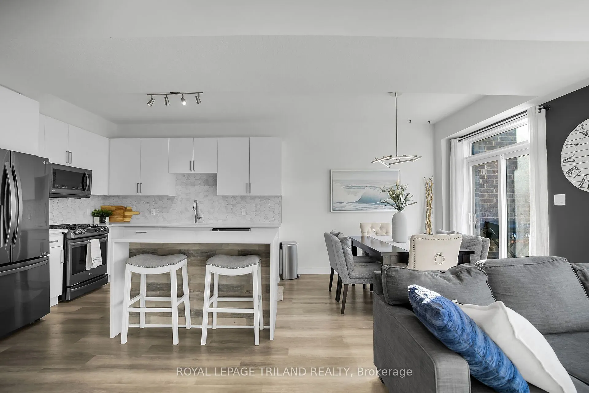 3380 Singleton Avenue, #39